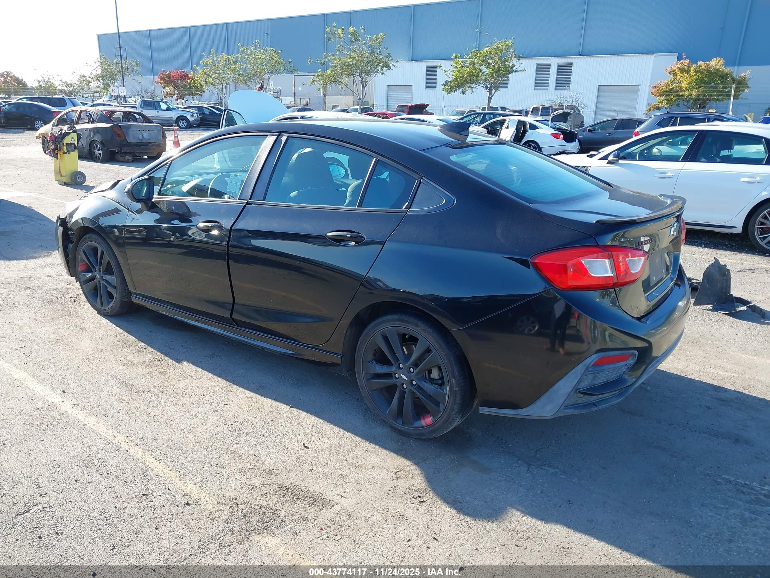 CHEVROLET CRUZE image 3