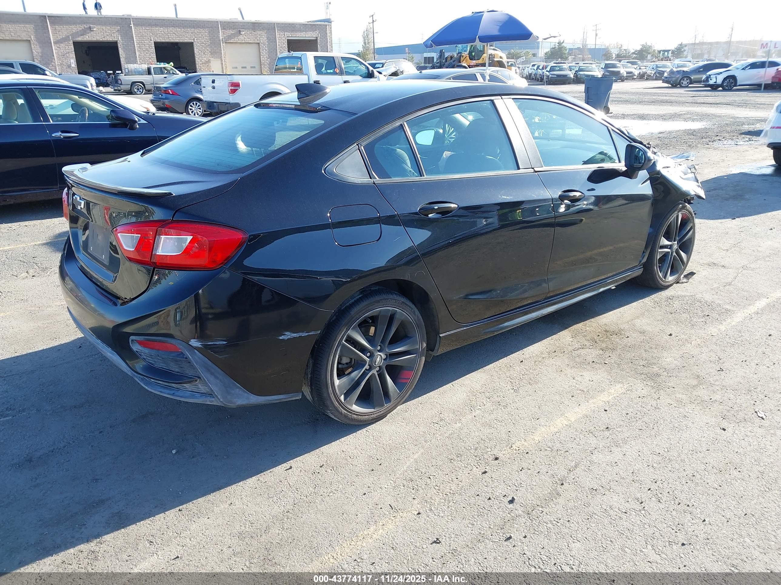CHEVROLET CRUZE image 4