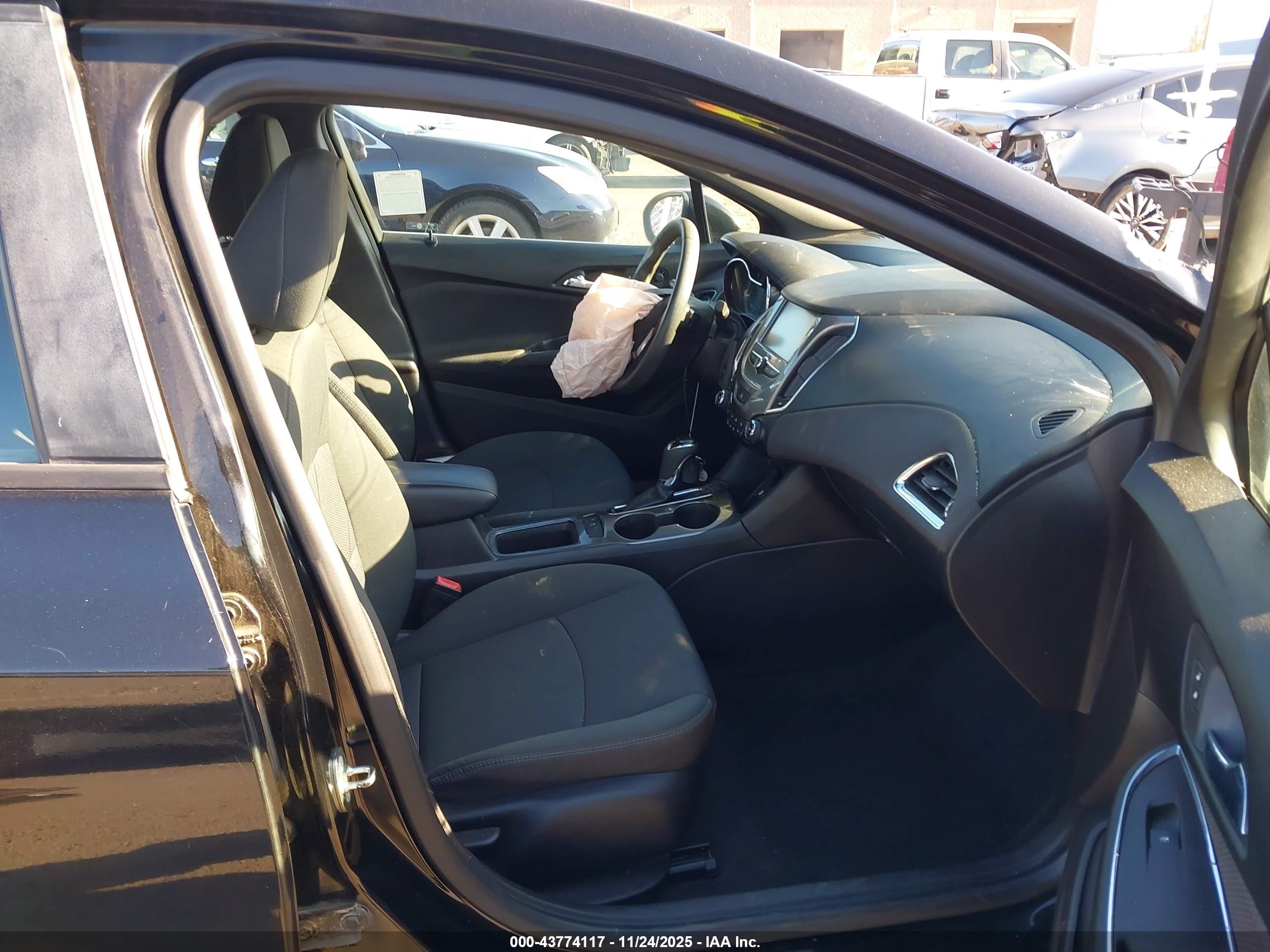 CHEVROLET CRUZE image 5