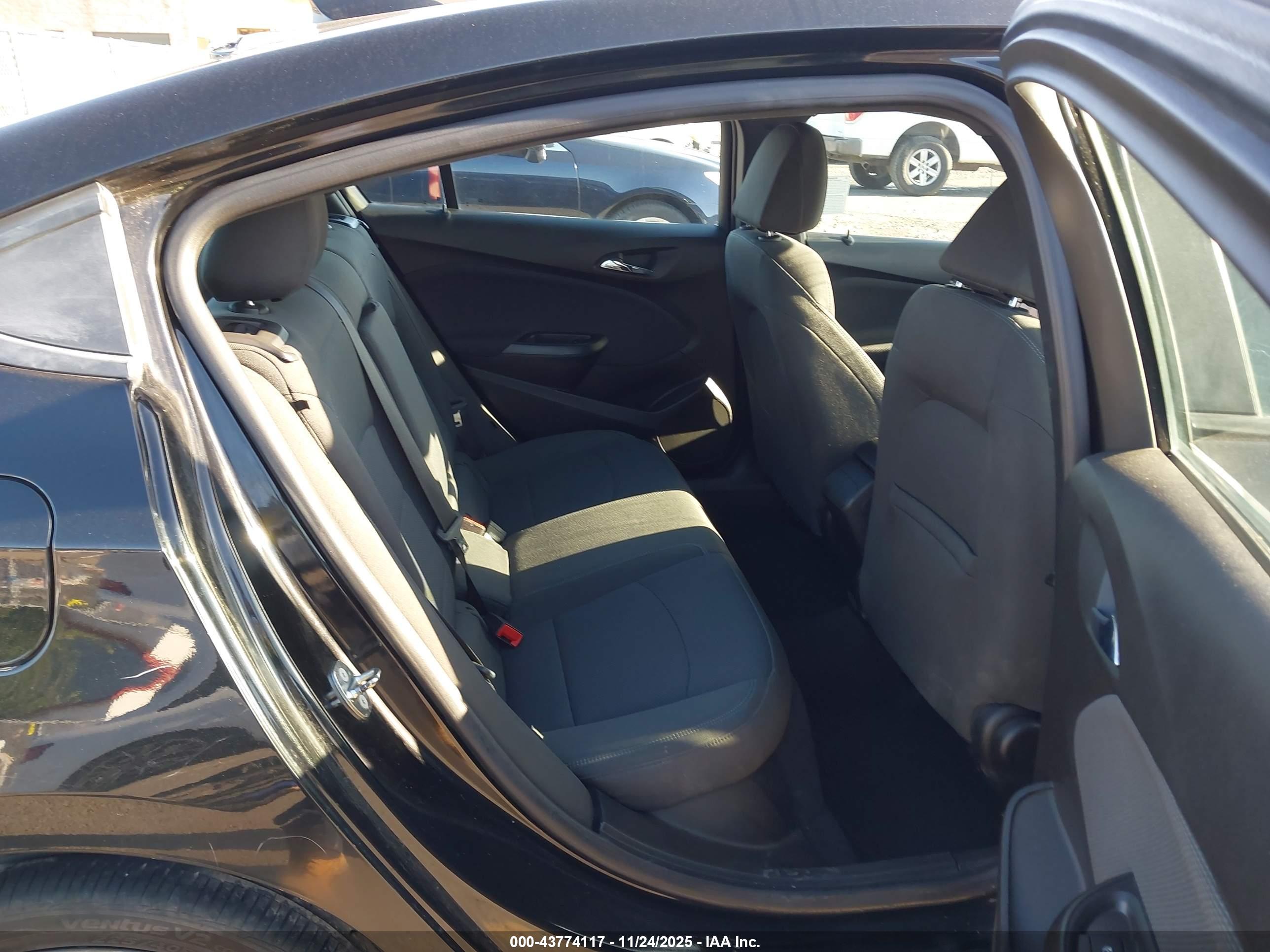 CHEVROLET CRUZE image 8