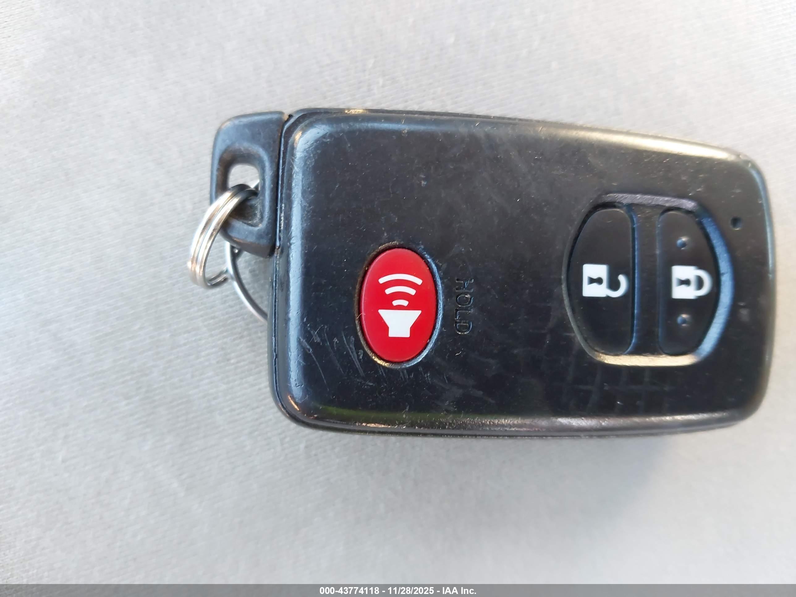 TOYOTA PRIUS image 11