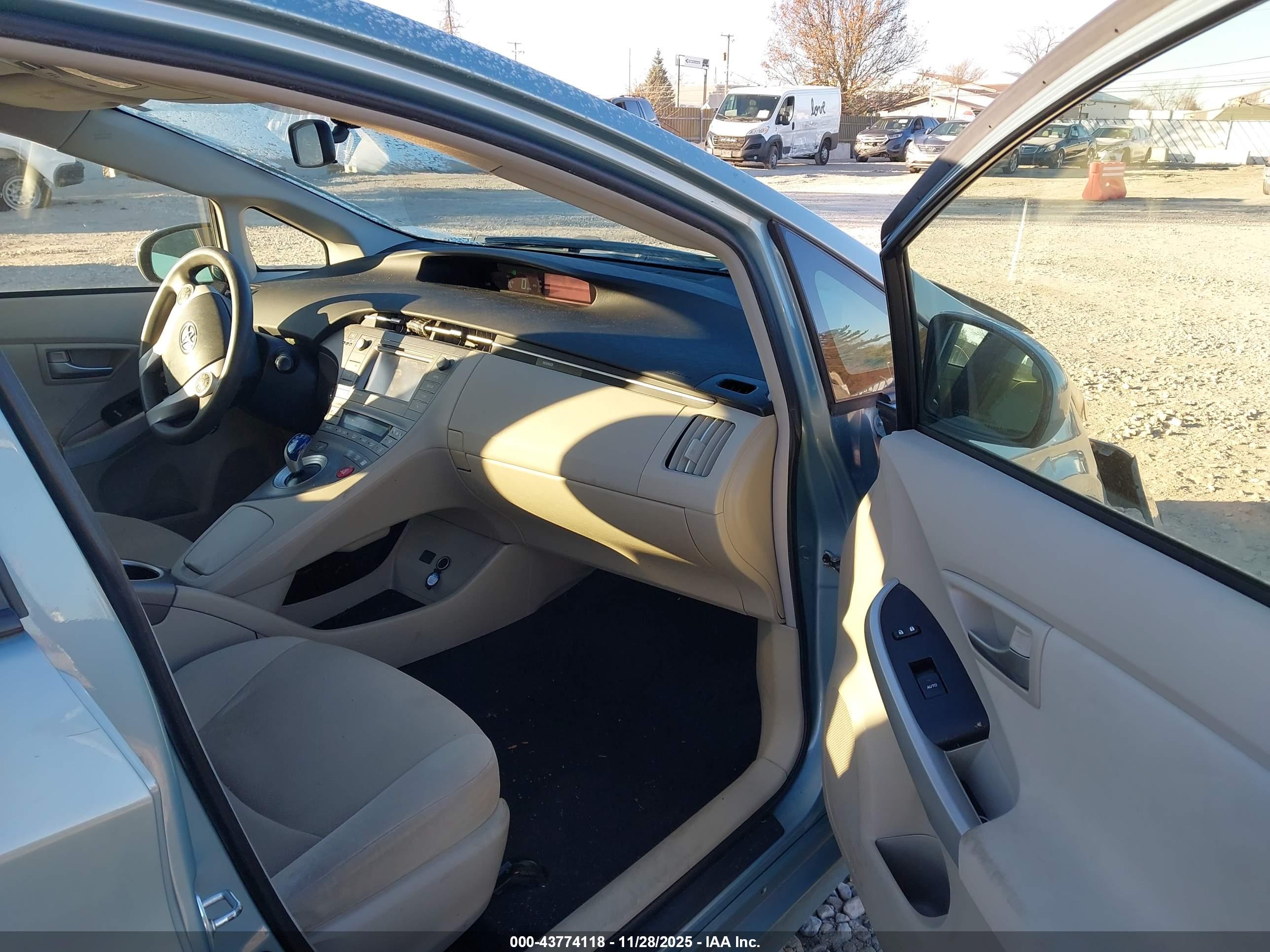TOYOTA PRIUS image 5