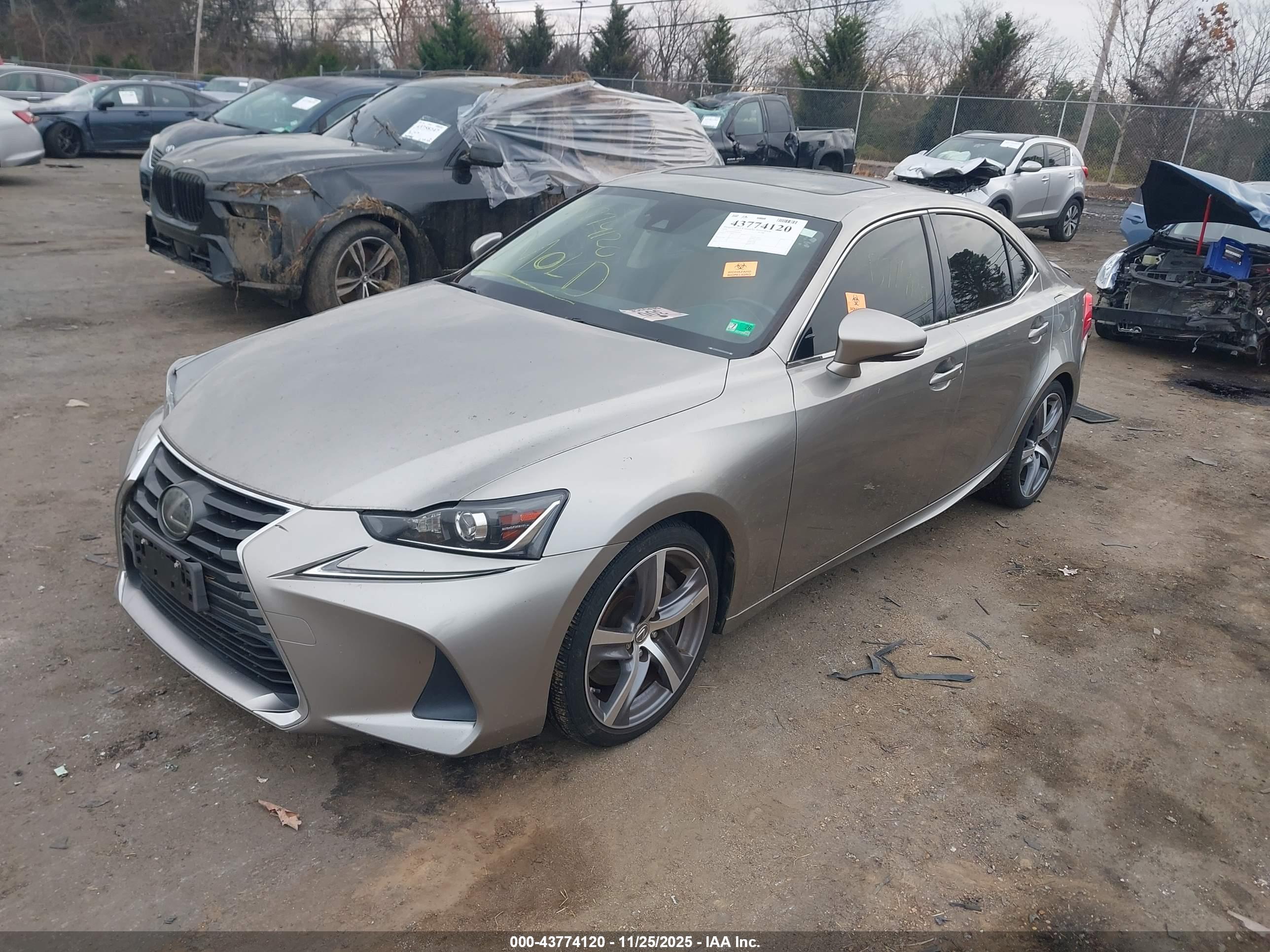 LEXUS IS image 2