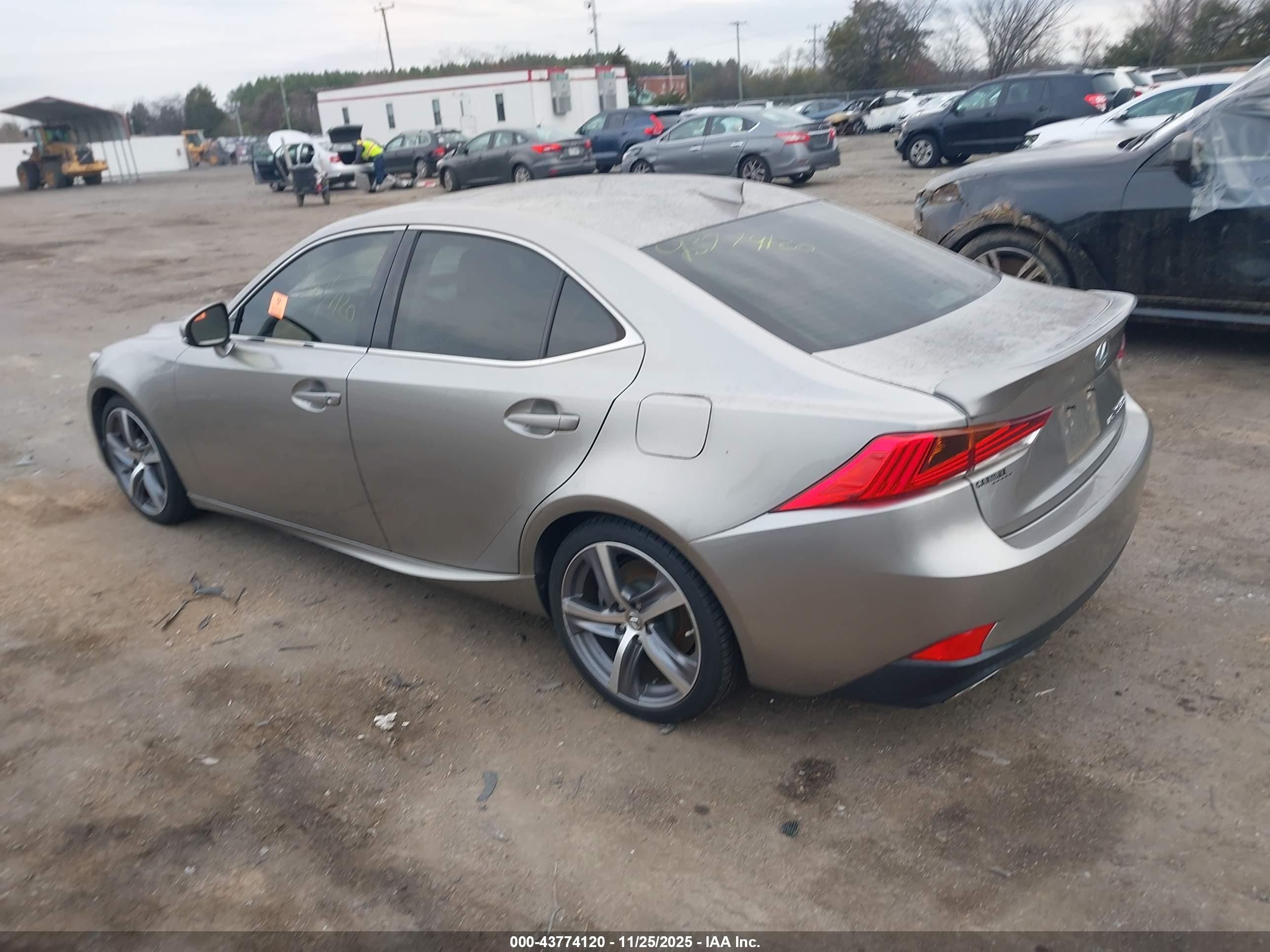 LEXUS IS image 3