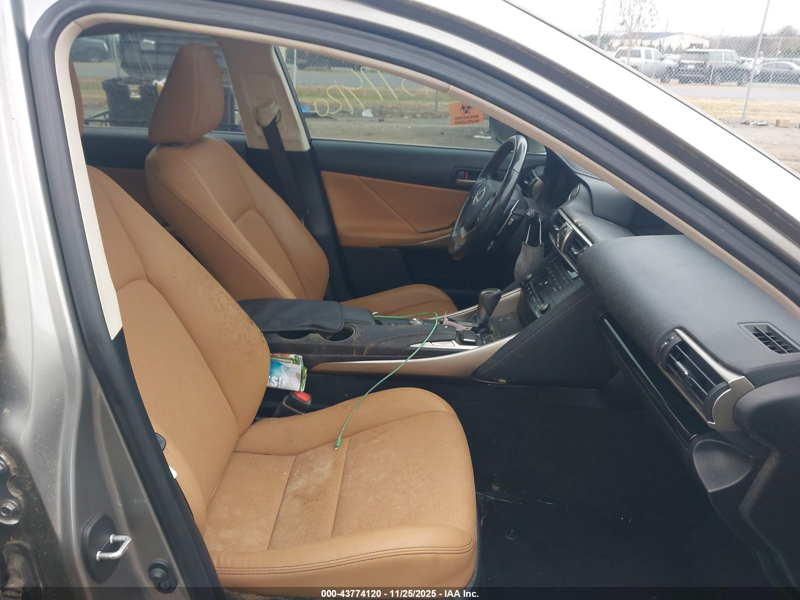 LEXUS IS image 5