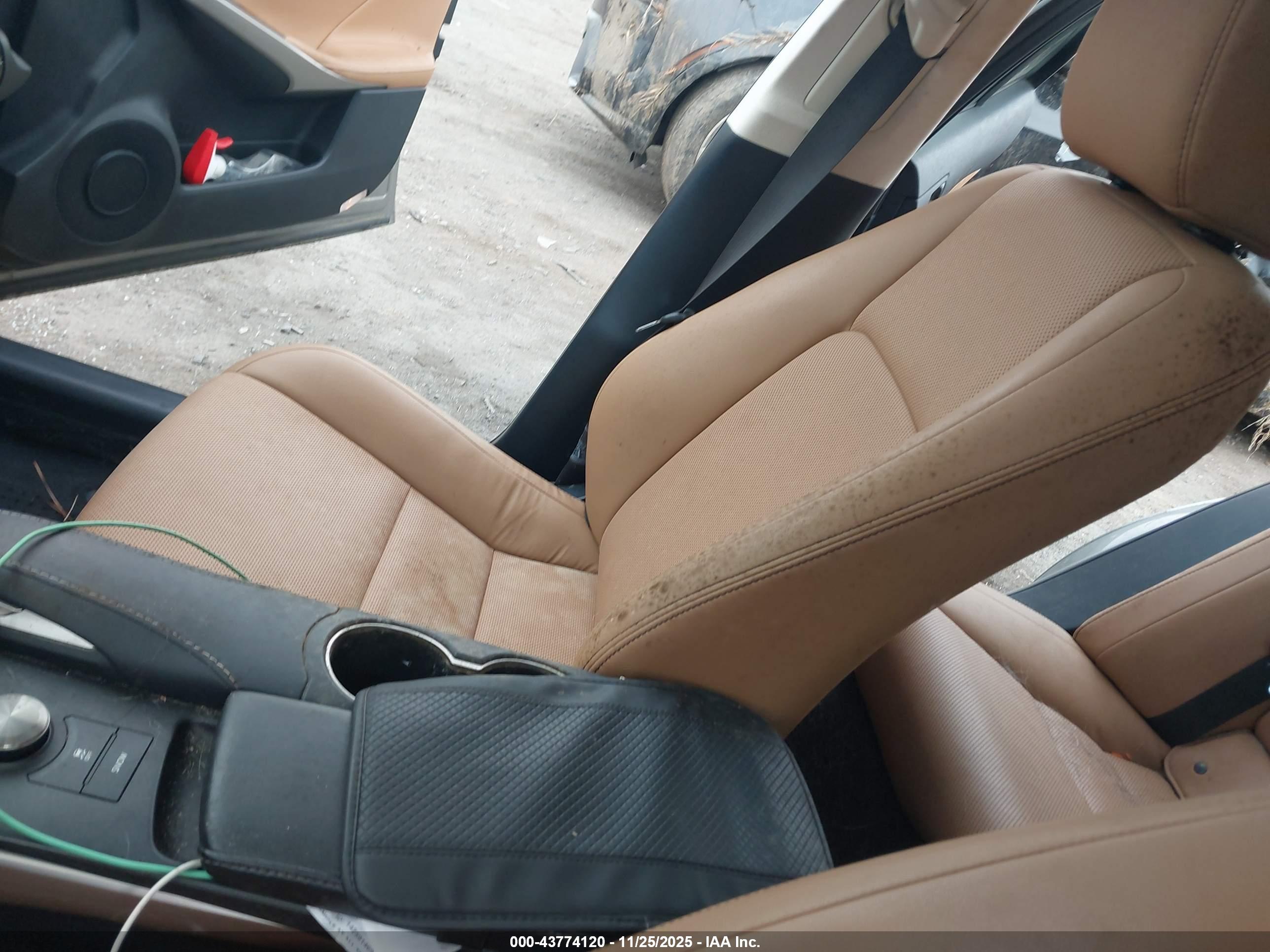 LEXUS IS image 6