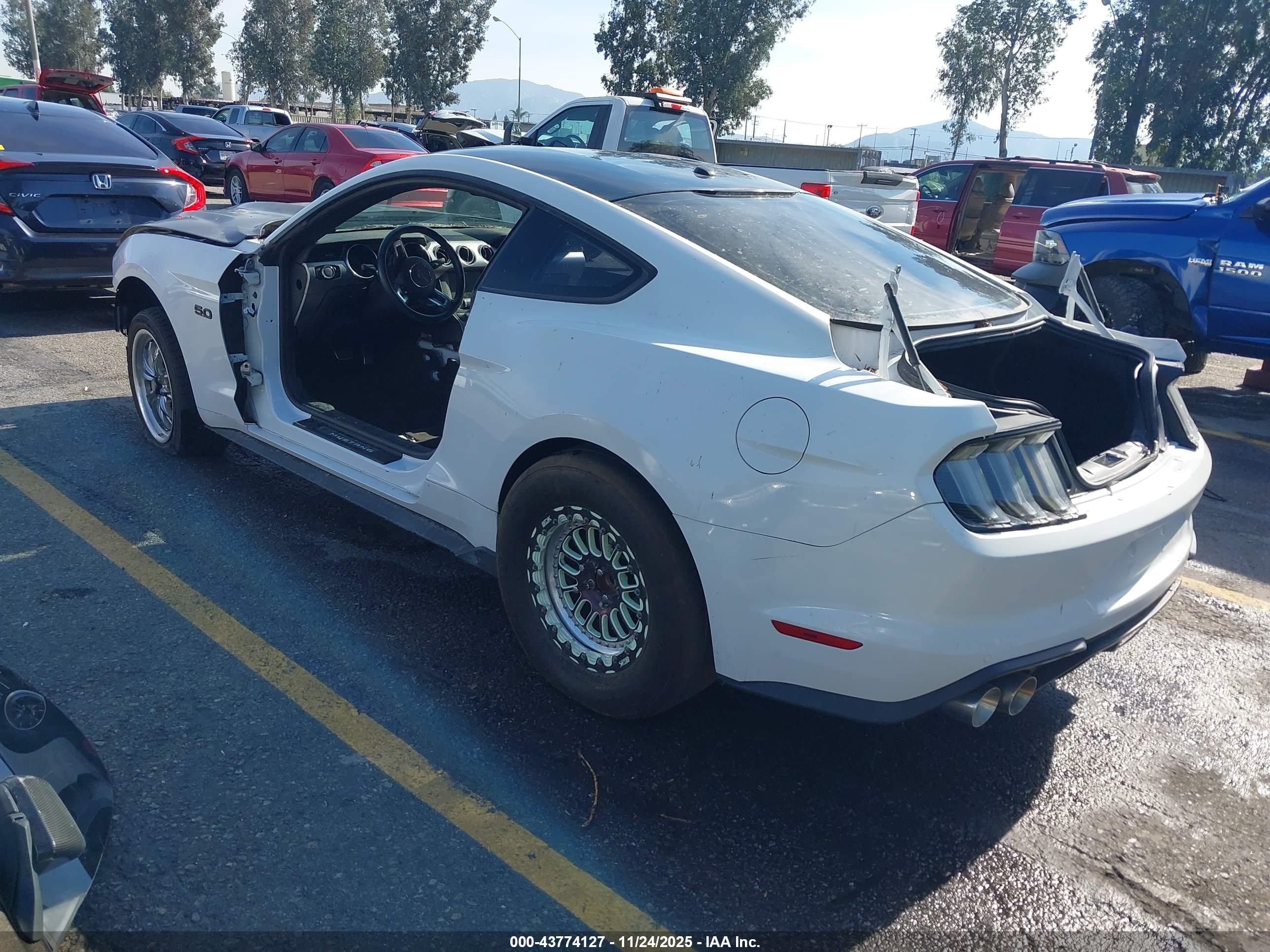FORD MUSTANG image 3
