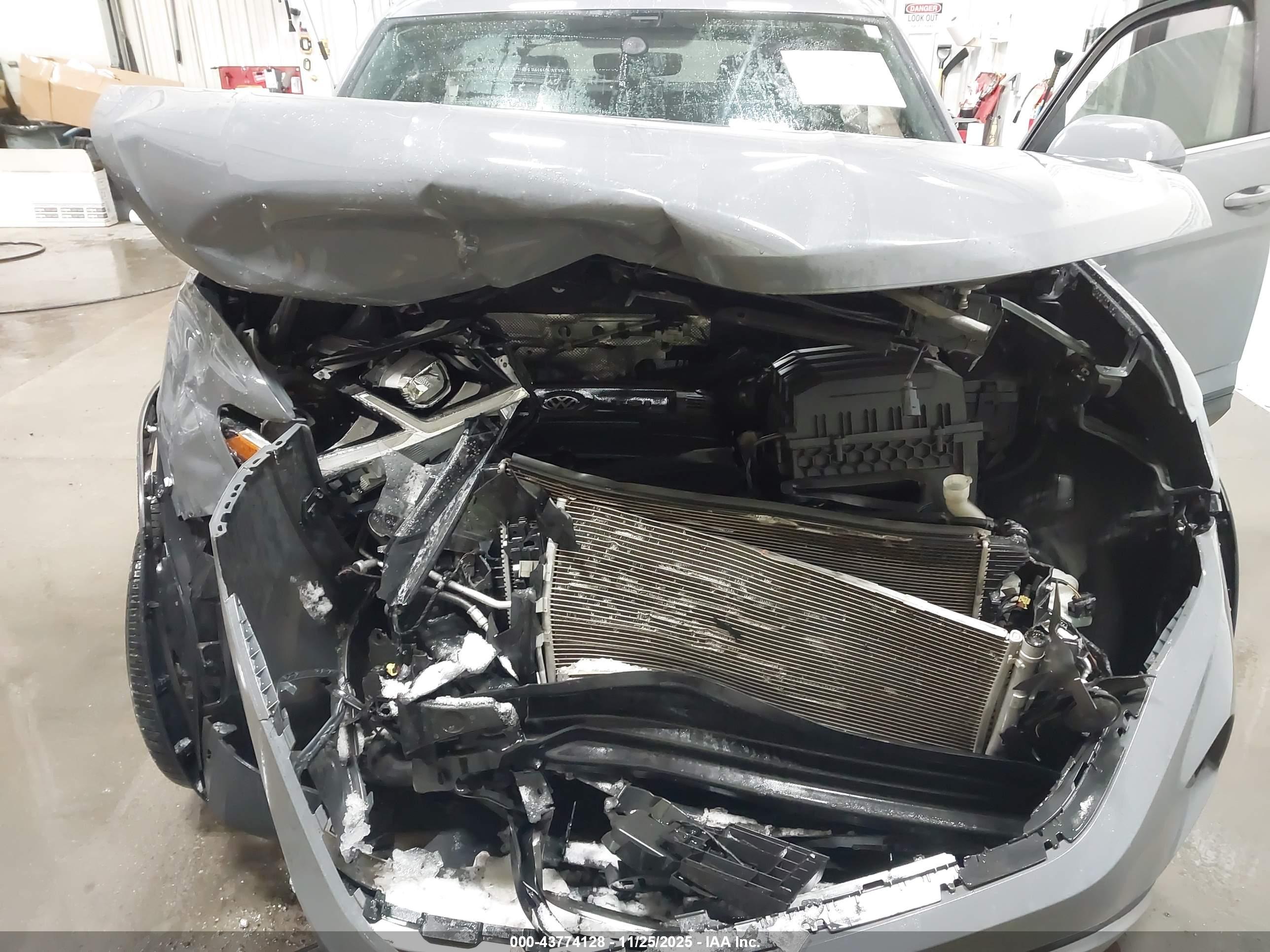 VOLKSWAGEN ATLAS image 10