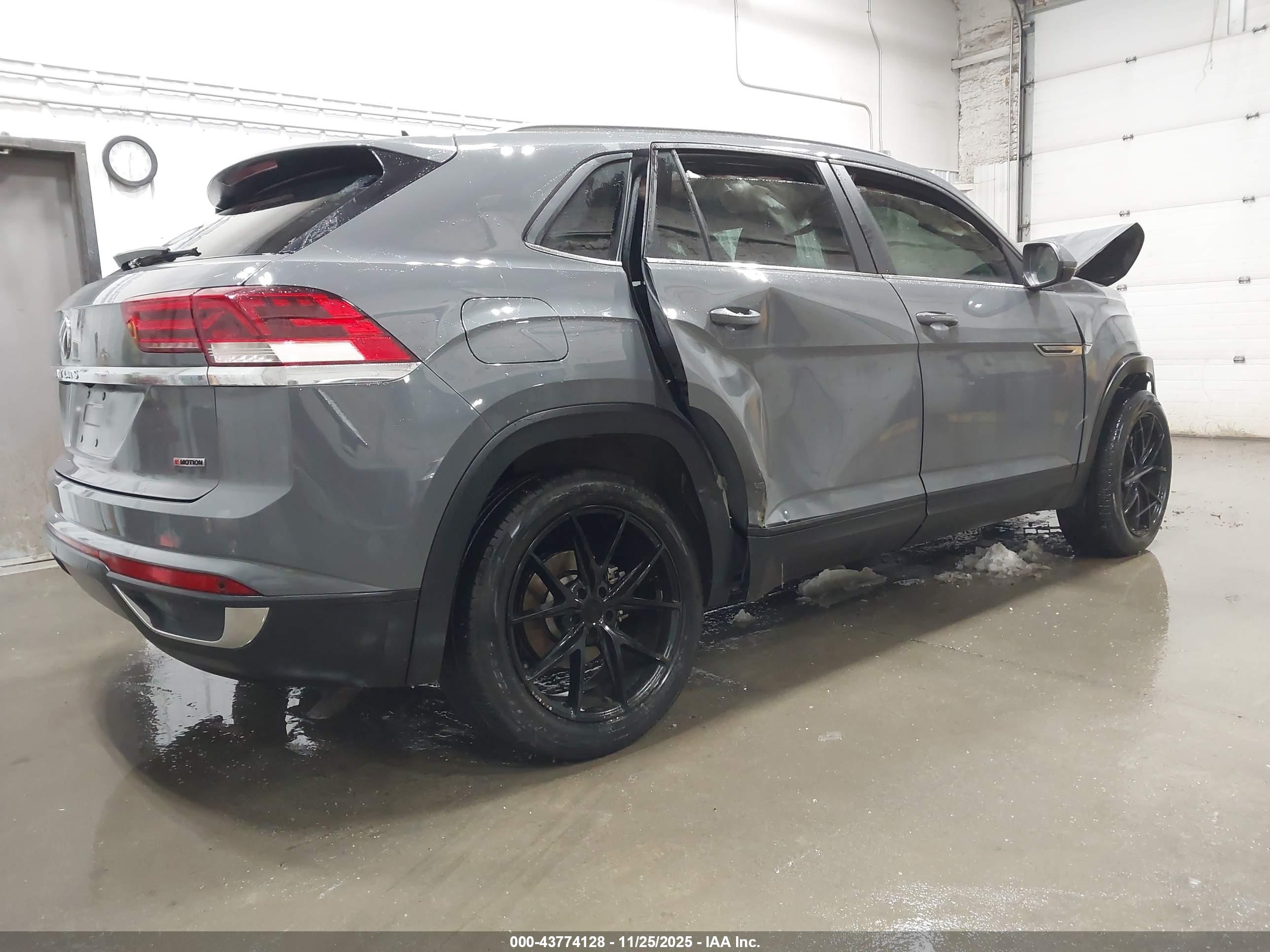 VOLKSWAGEN ATLAS image 4