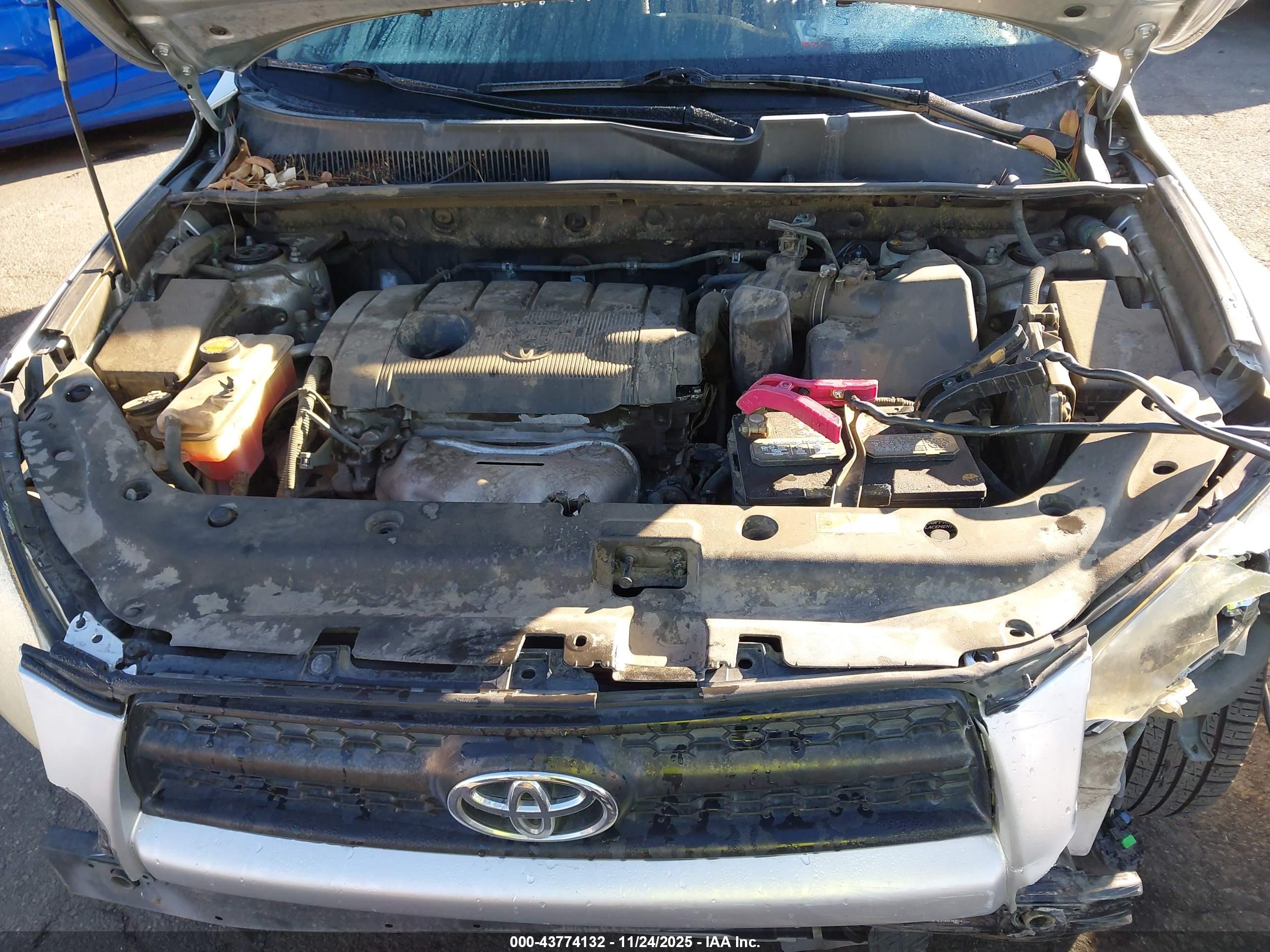 TOYOTA RAV4 image 10