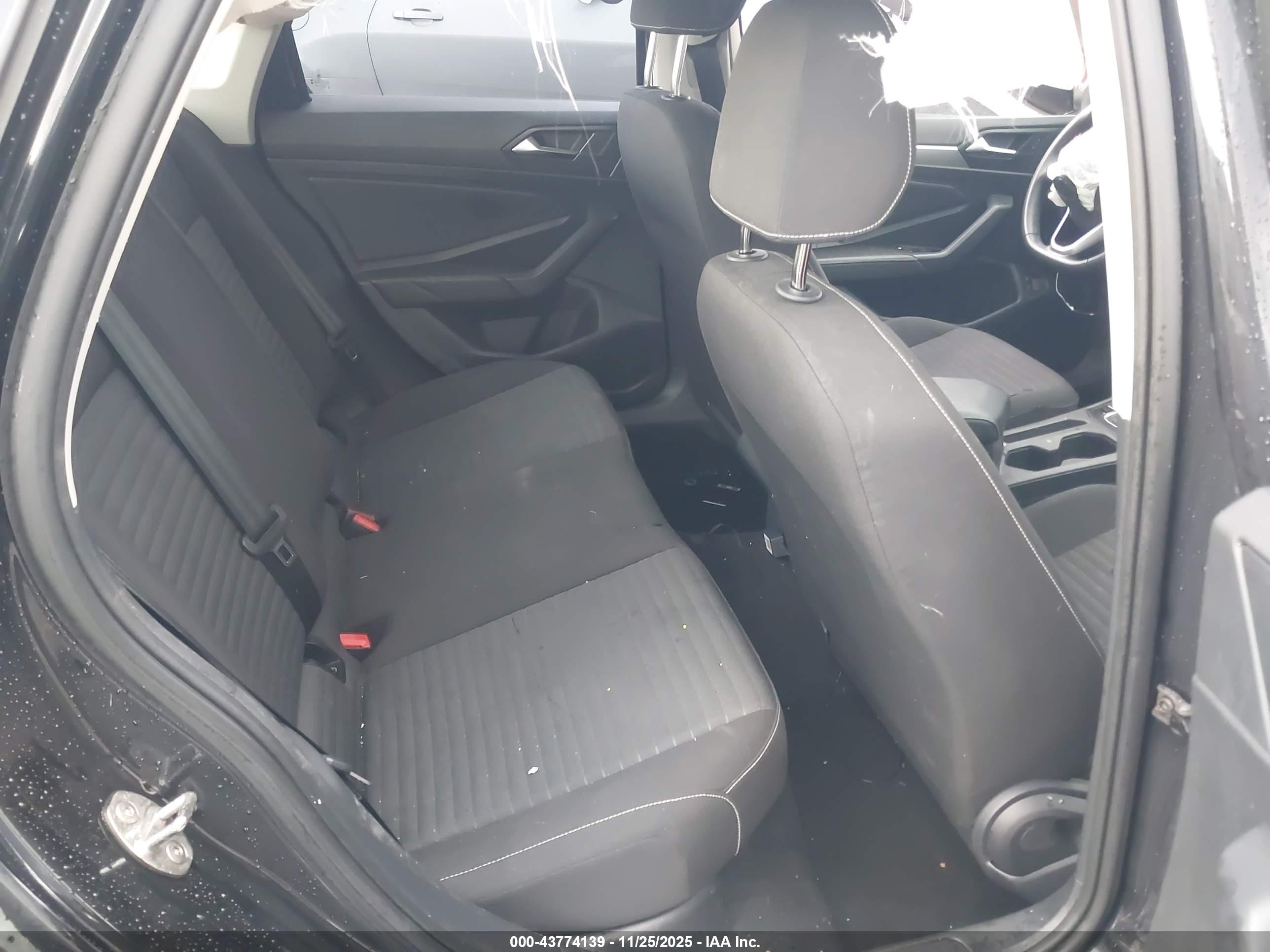 VOLKSWAGEN JETTA image 8
