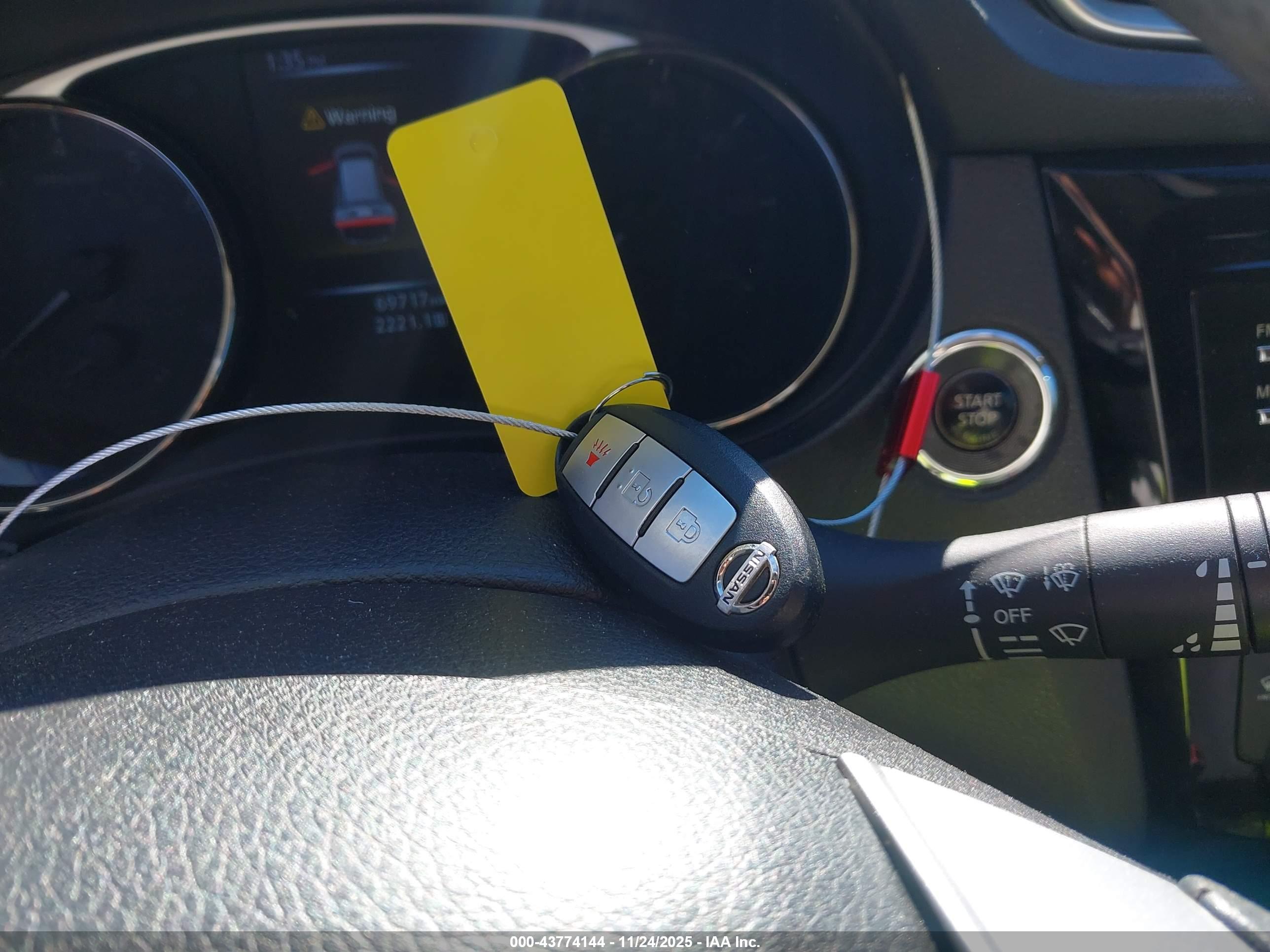 NISSAN ROGUE image 11