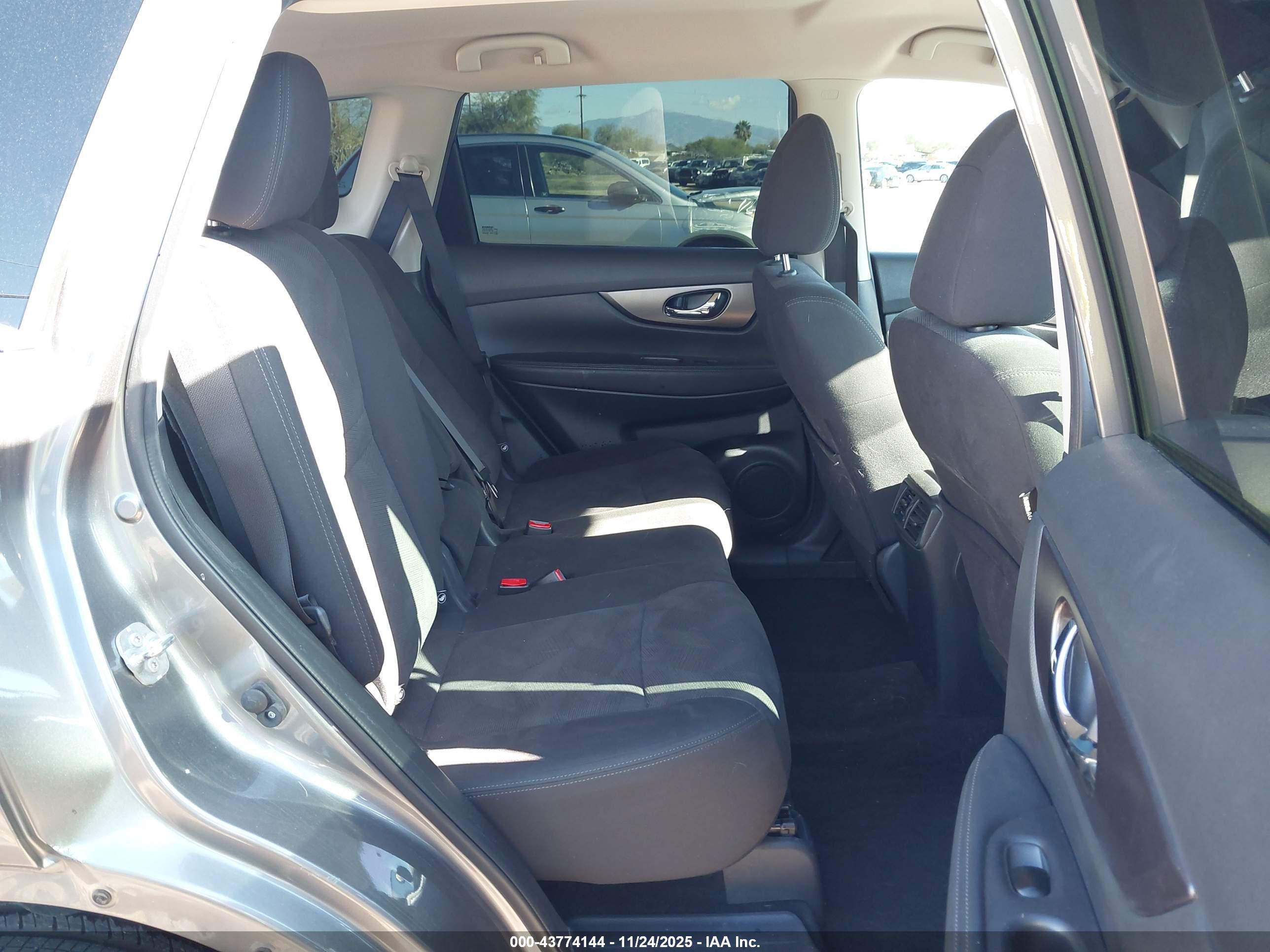 NISSAN ROGUE image 8