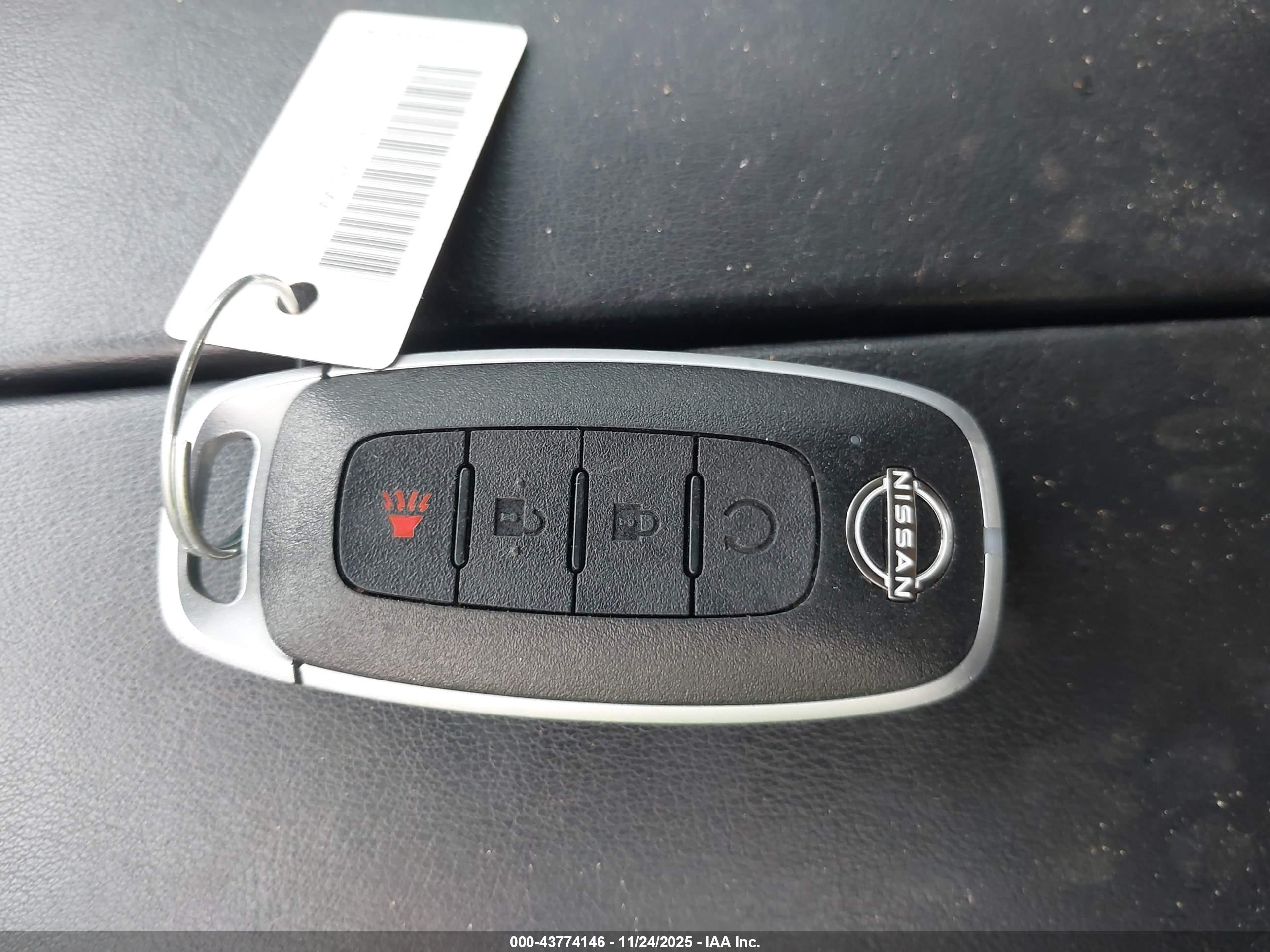 NISSAN ROGUE image 11