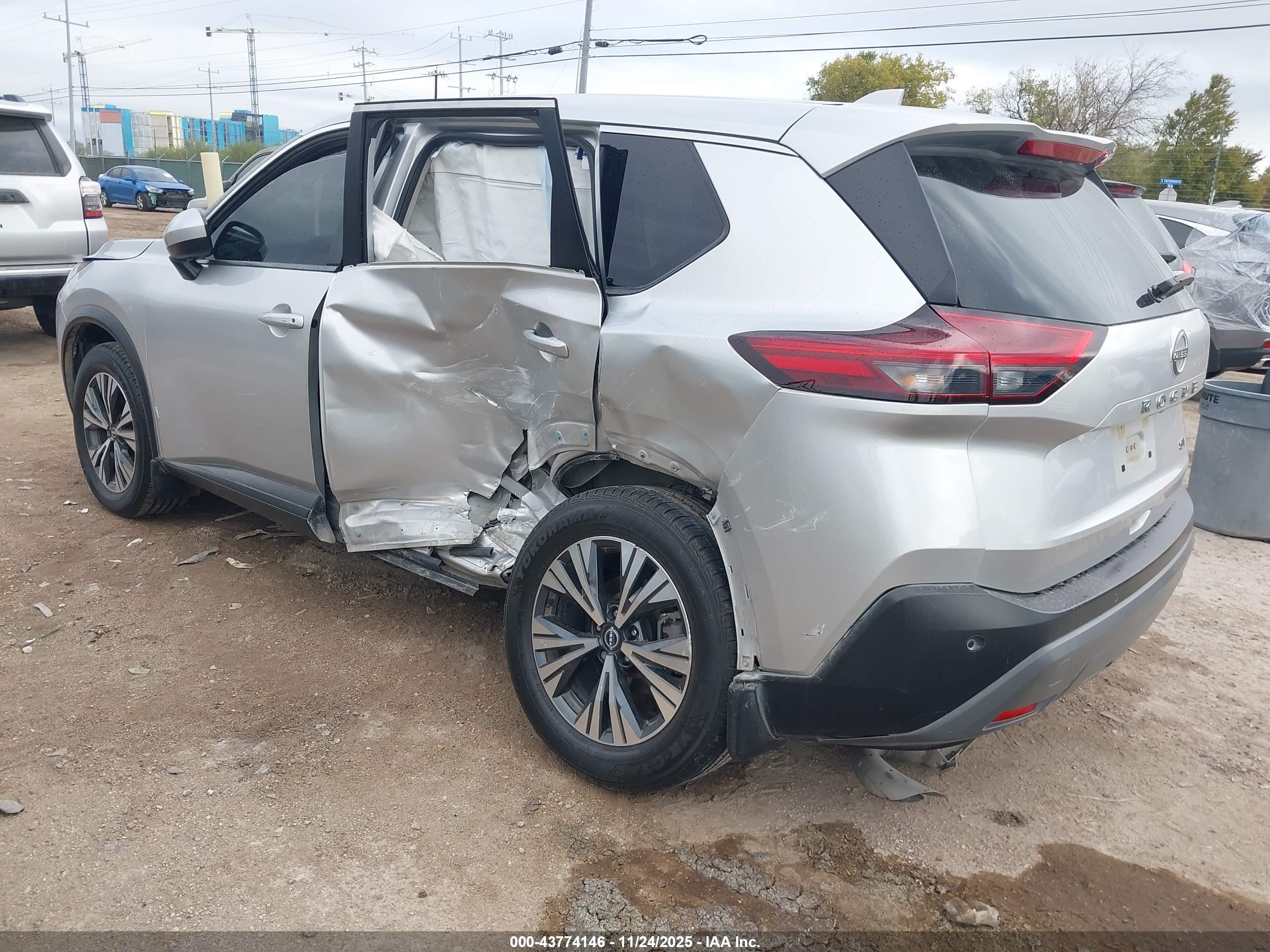 NISSAN ROGUE image 3