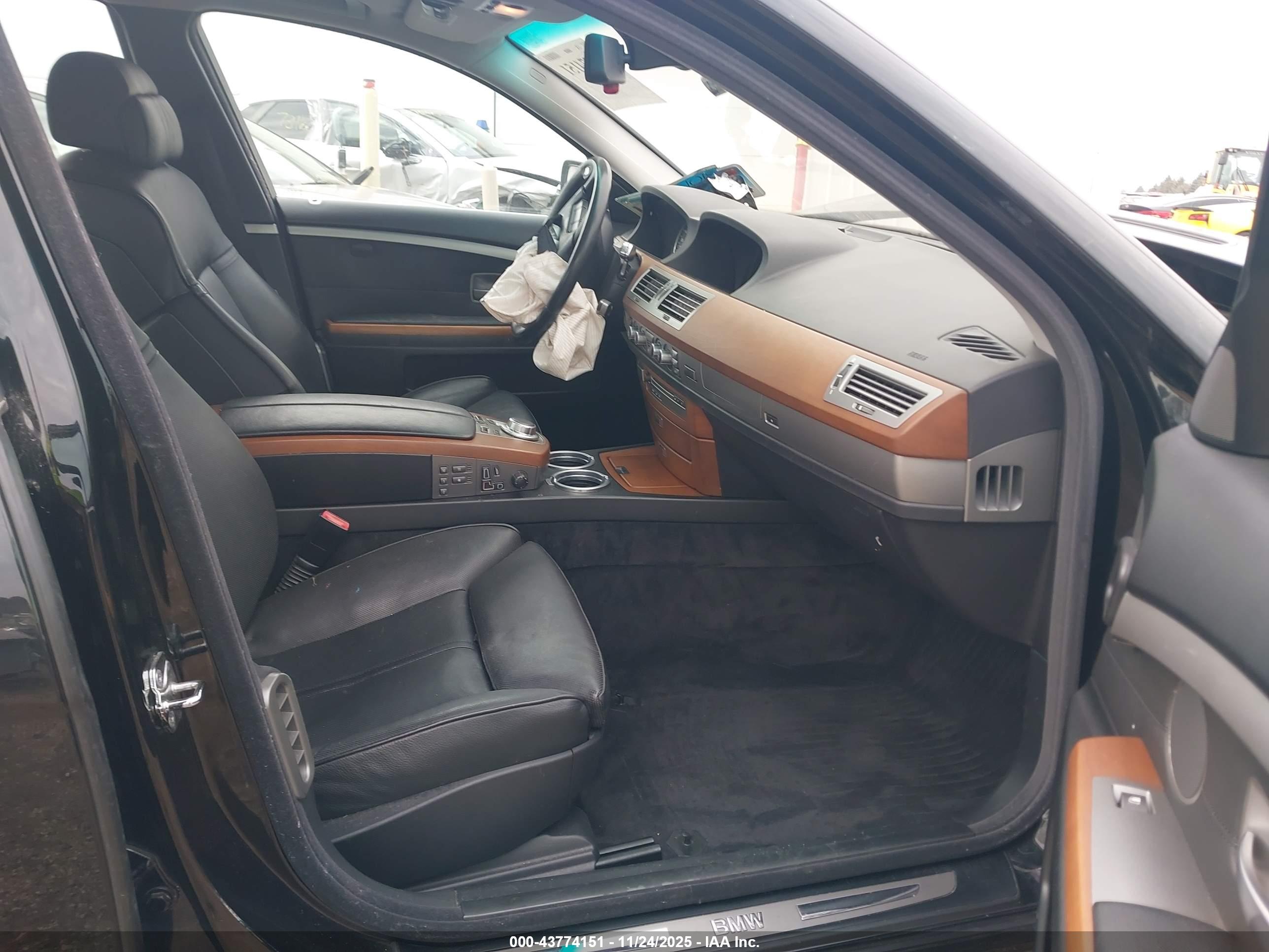 BMW 750I image 5