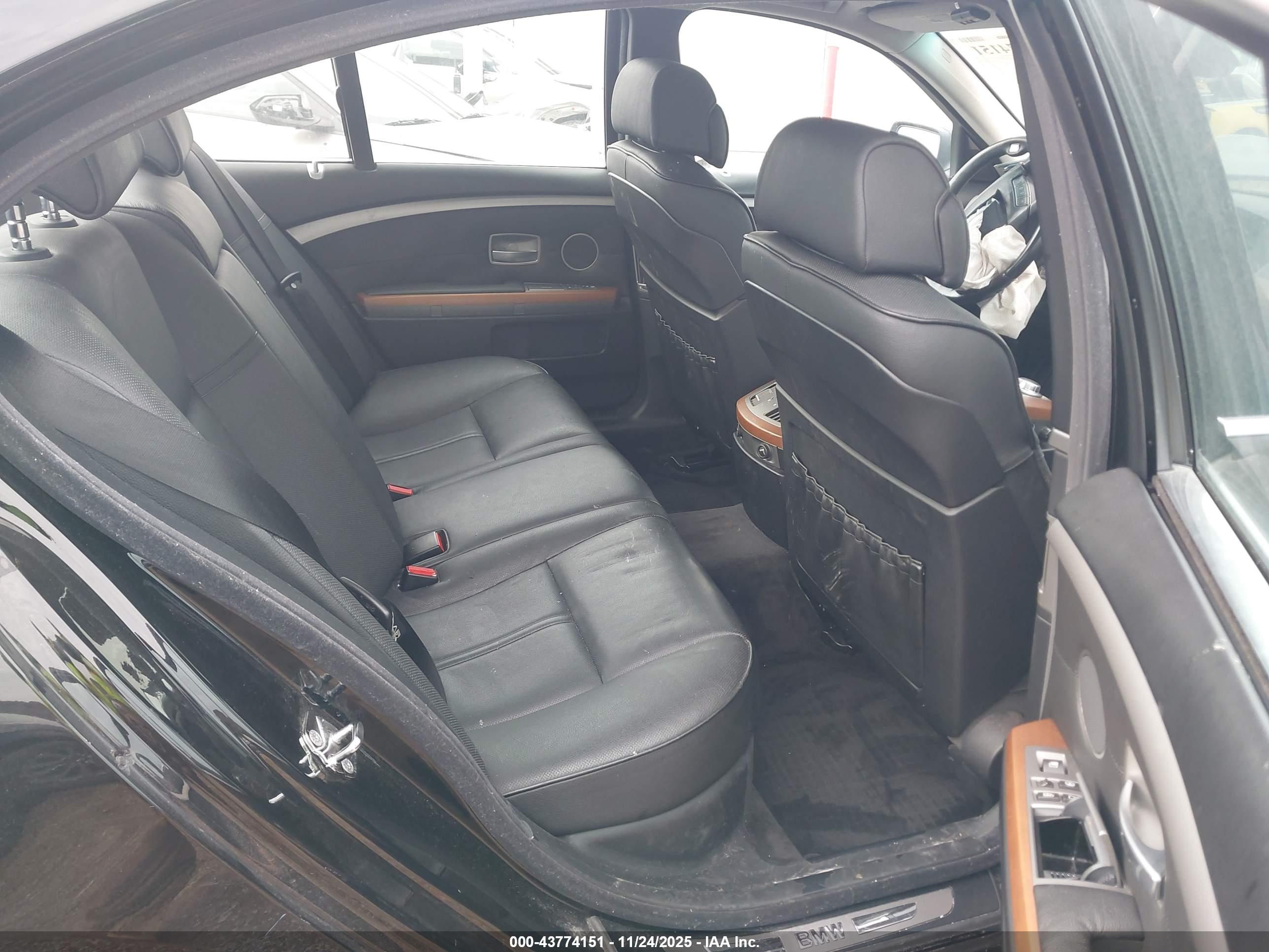 BMW 750I image 8