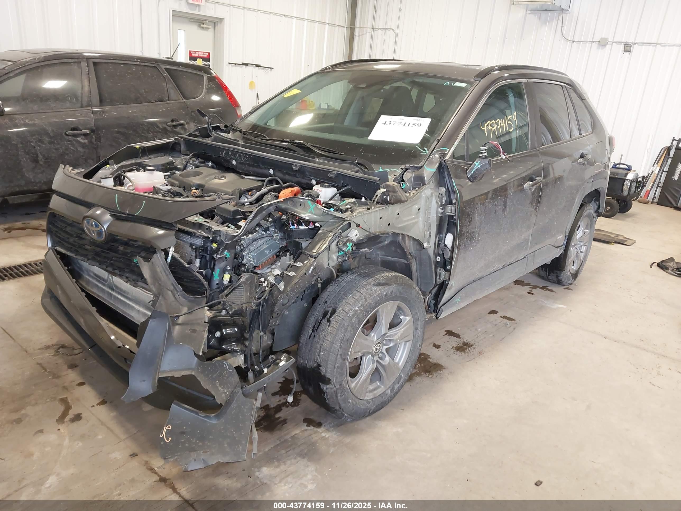 TOYOTA RAV4 image 2