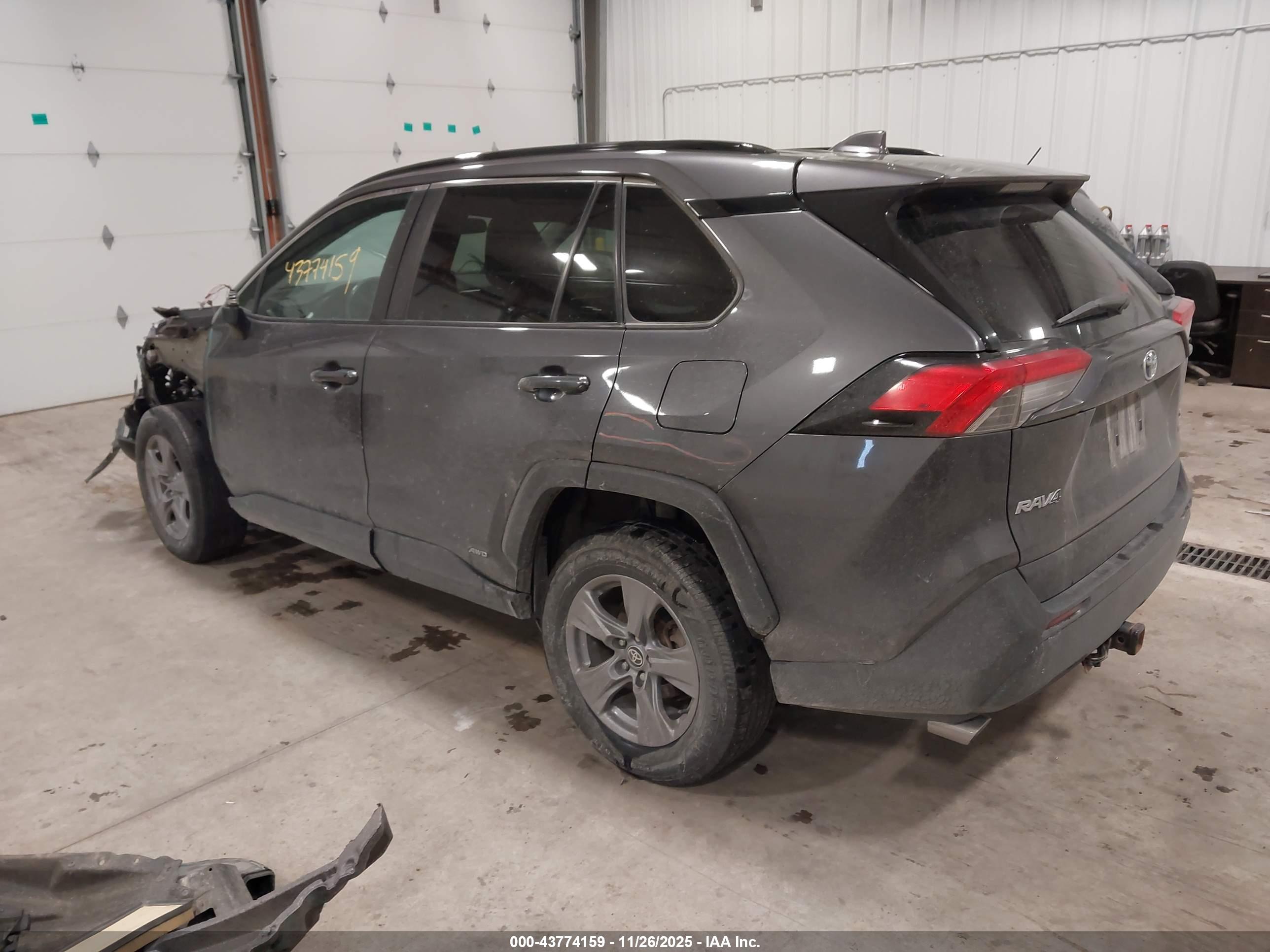 TOYOTA RAV4 image 3
