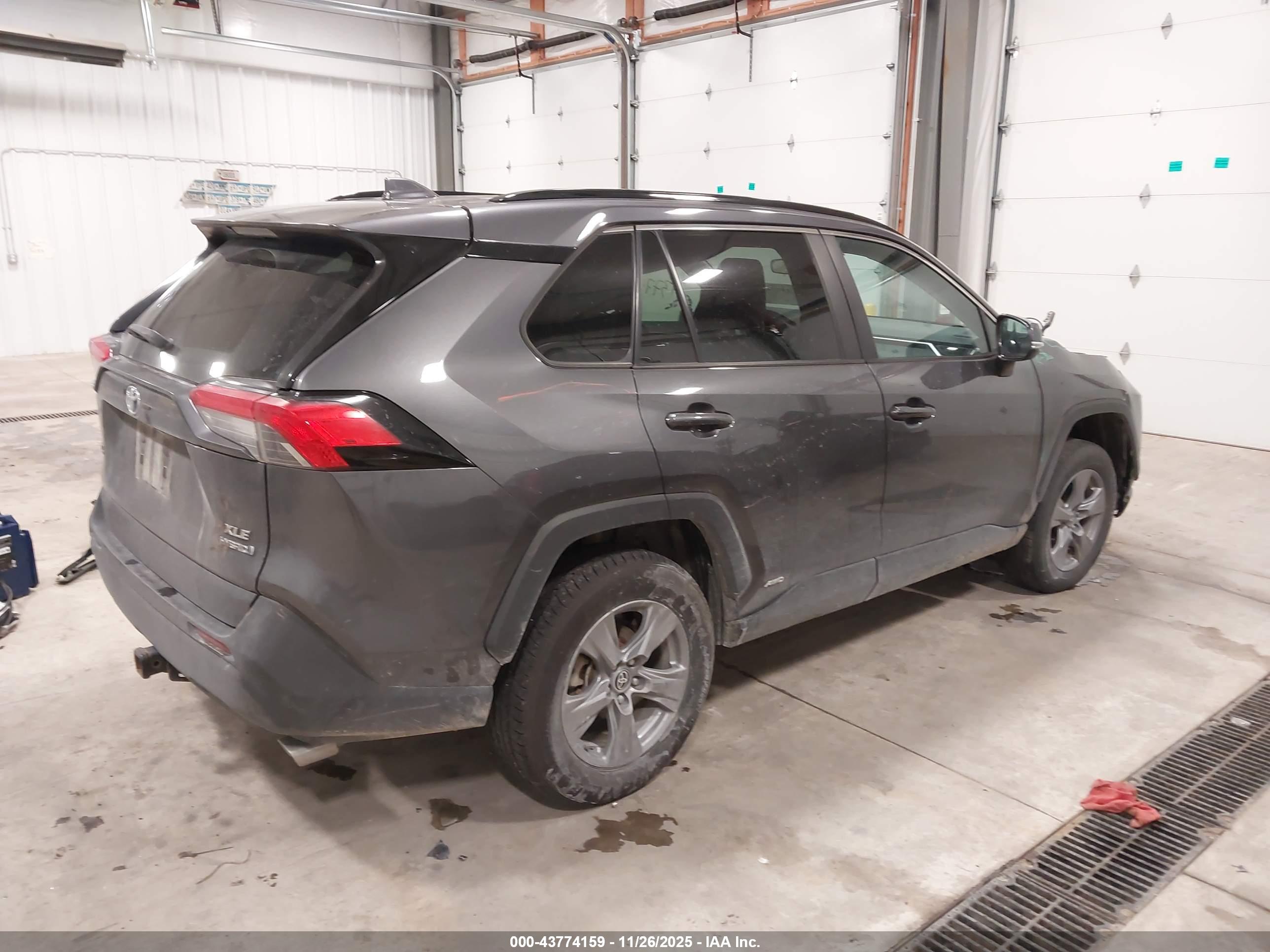 TOYOTA RAV4 image 4