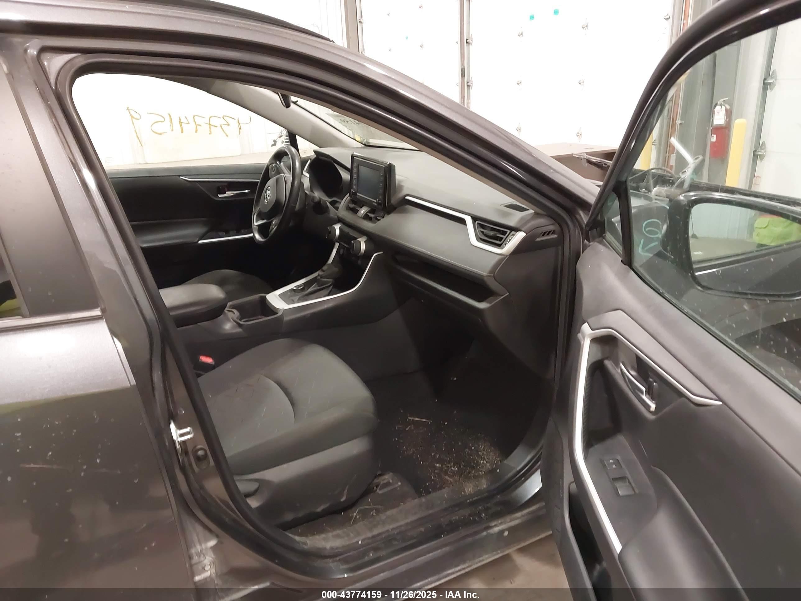 TOYOTA RAV4 image 5