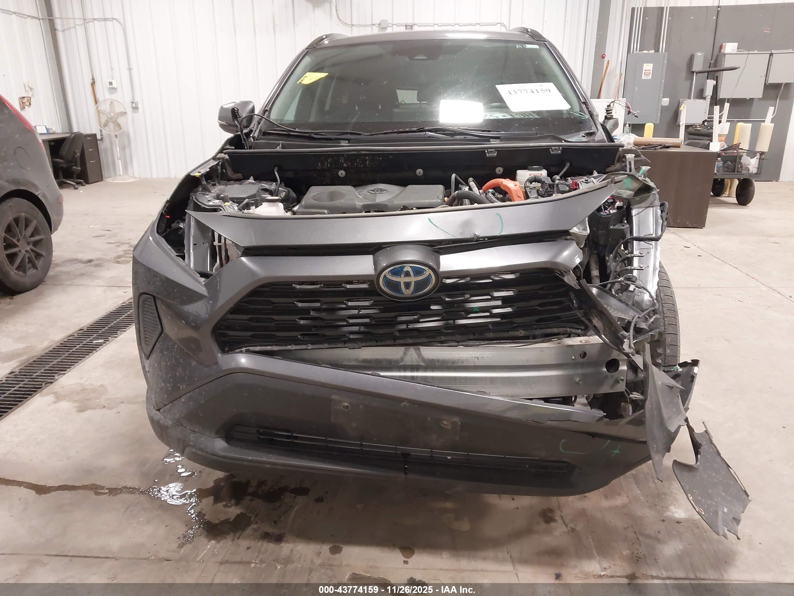 TOYOTA RAV4 image 6