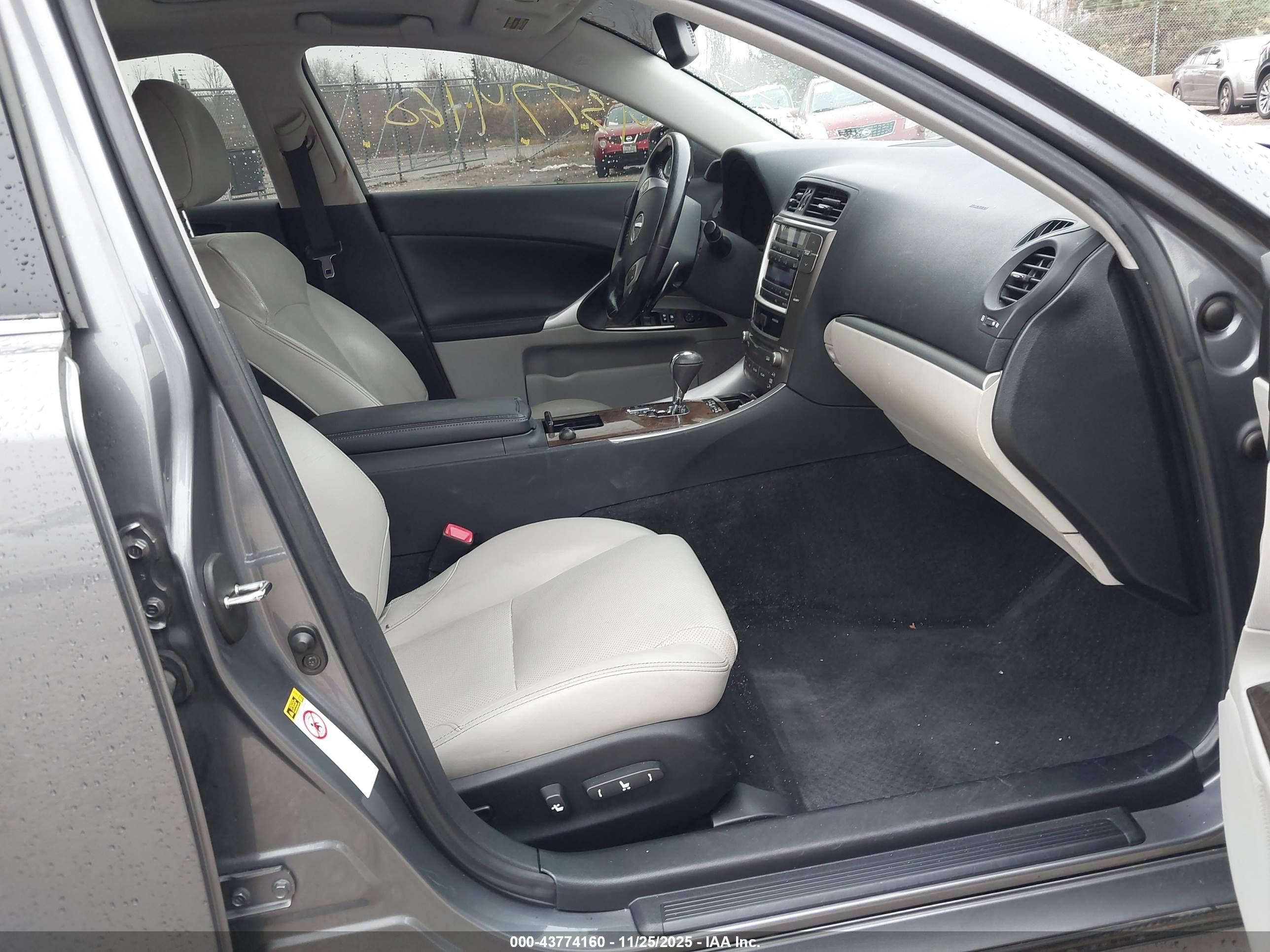 LEXUS IS image 5