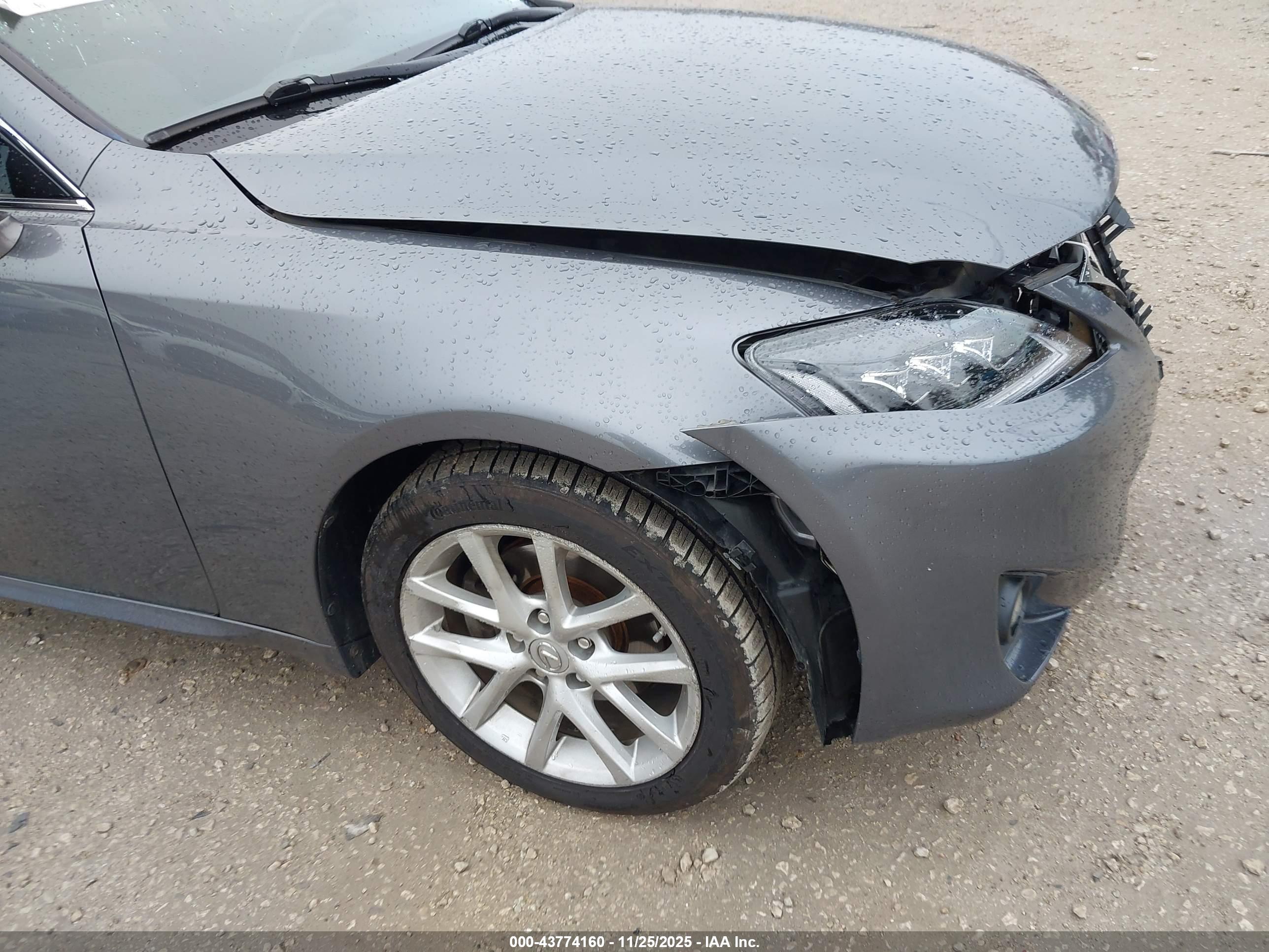LEXUS IS image 6