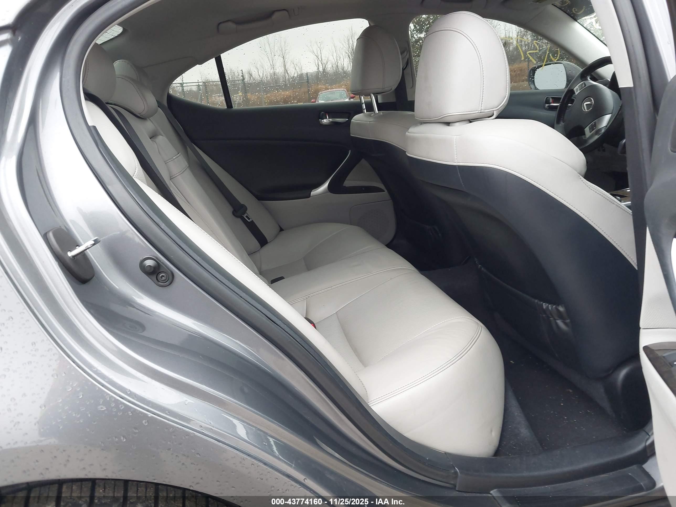 LEXUS IS image 8