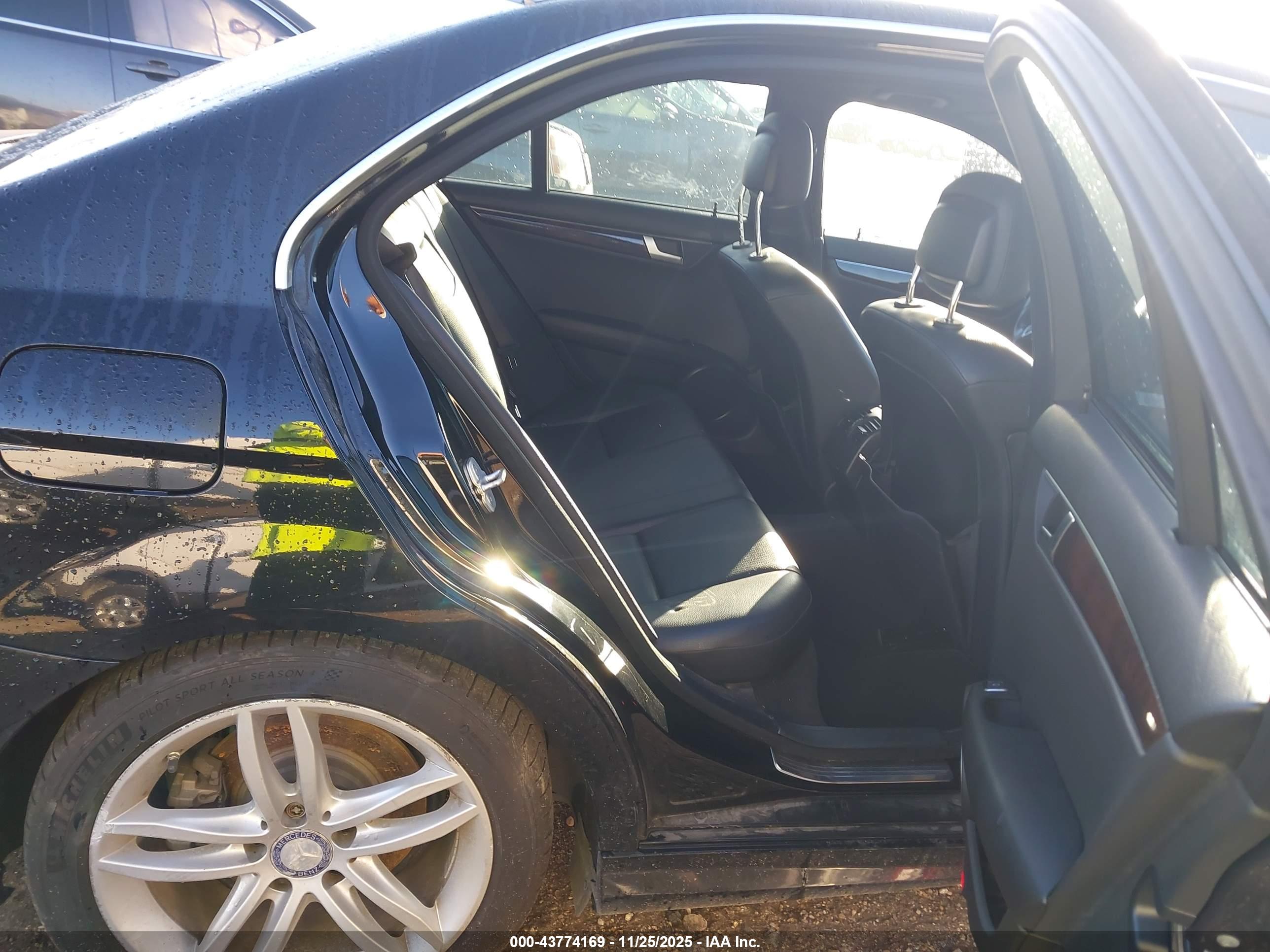 MERCEDES-BENZ C image 8