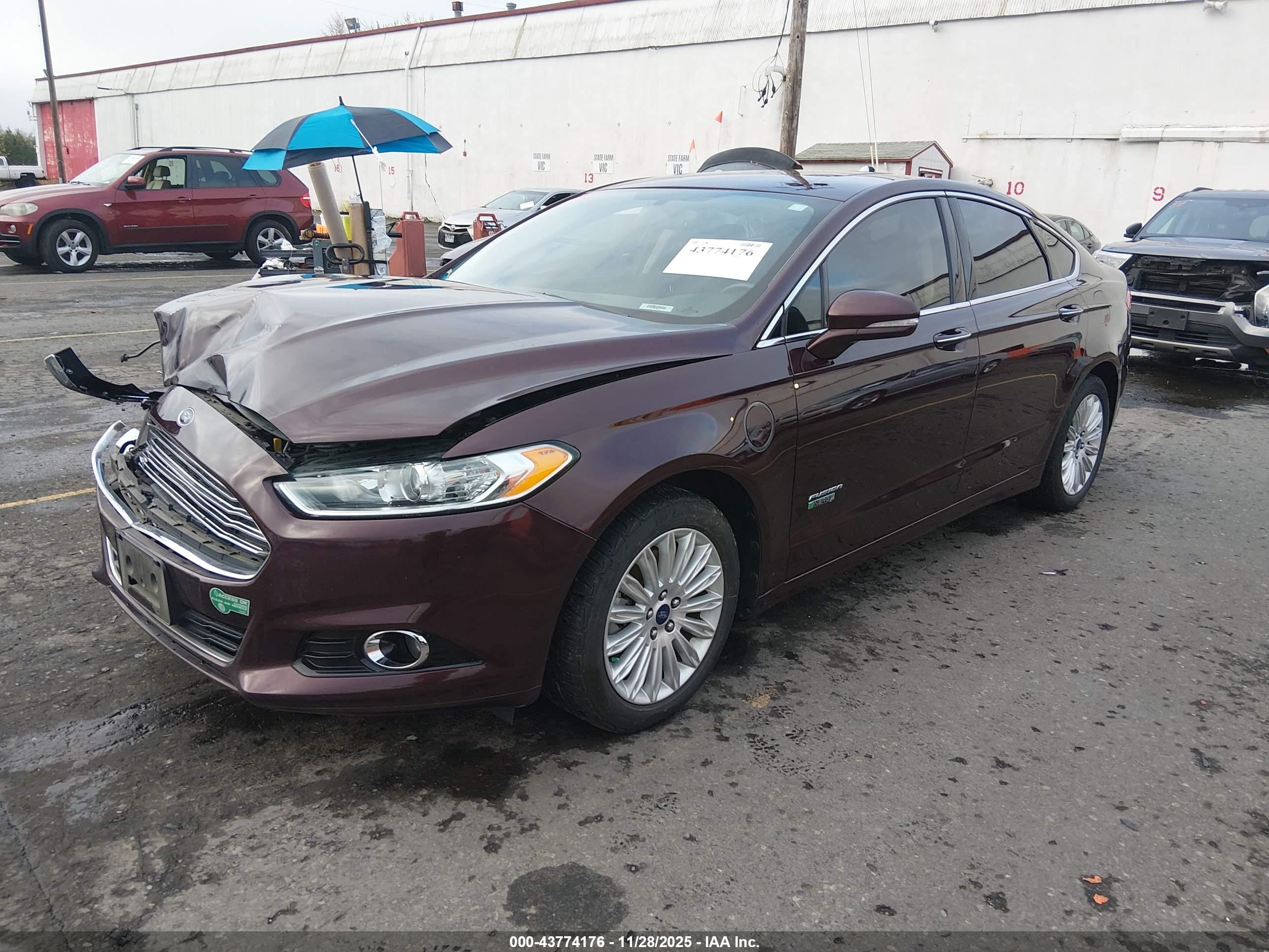 FORD FUSION image 2