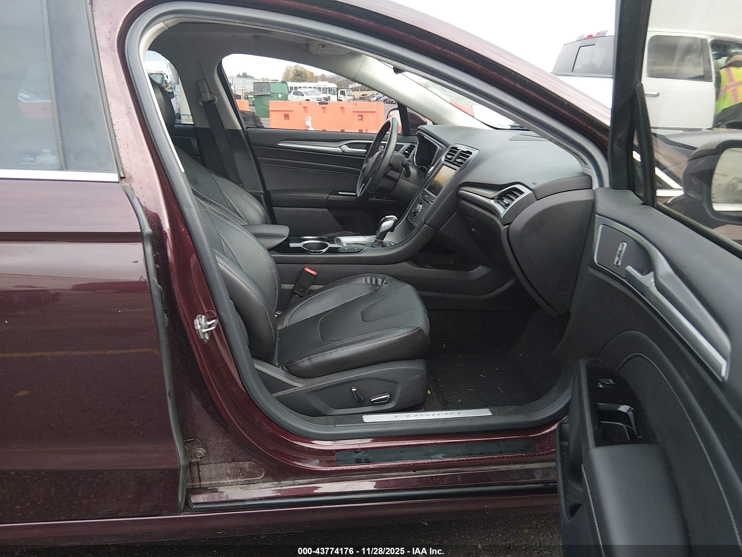 FORD FUSION image 5