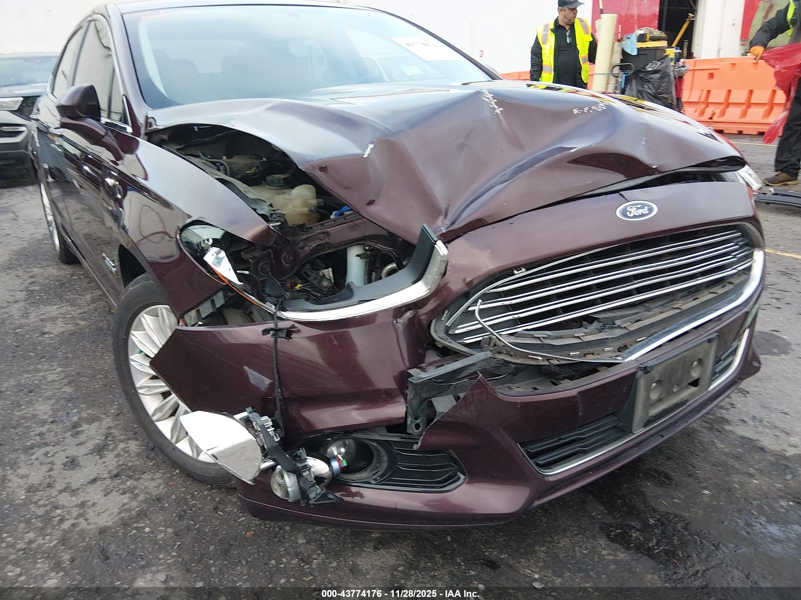 FORD FUSION image 6