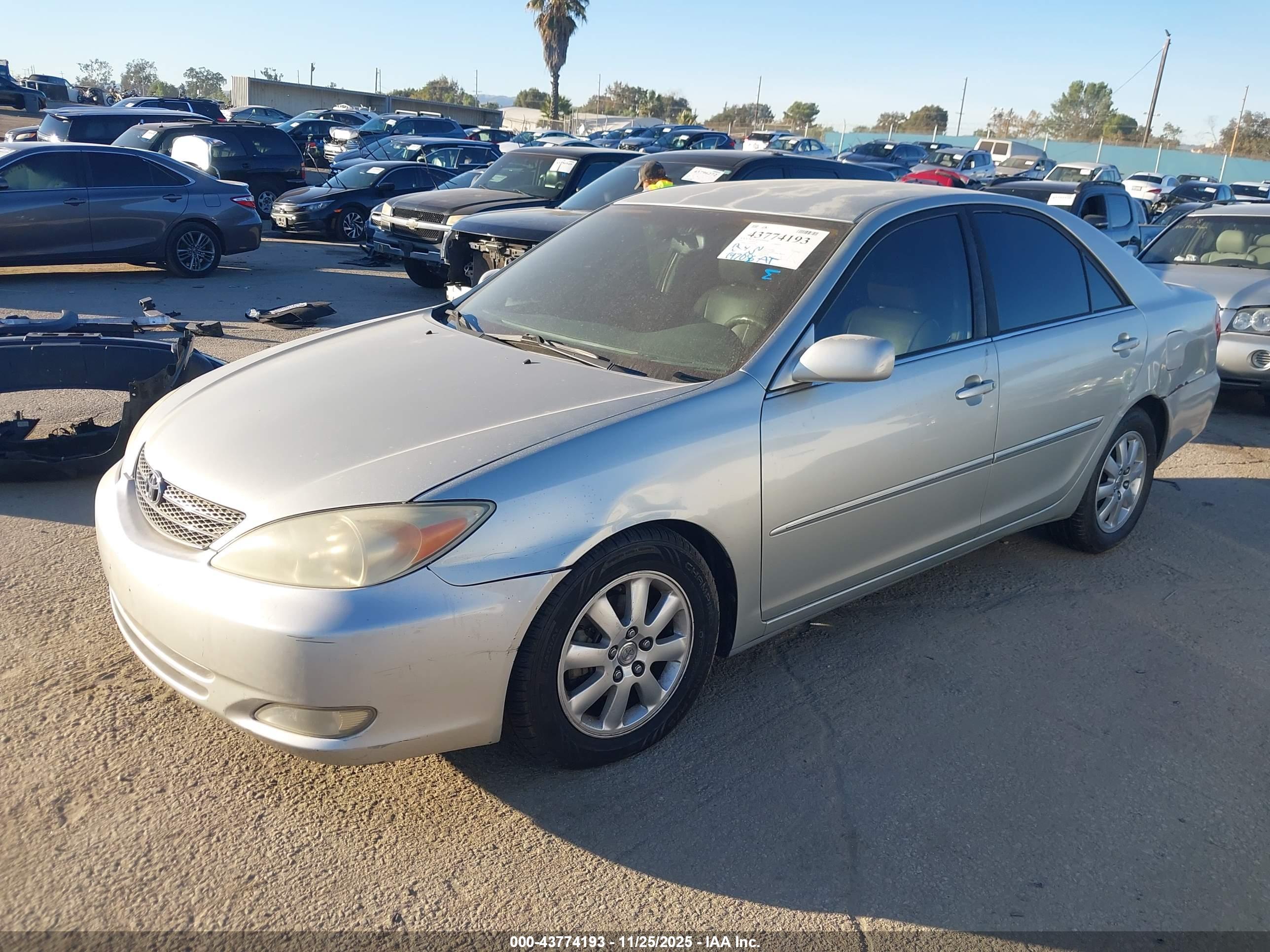 TOYOTA CAMRY image 2