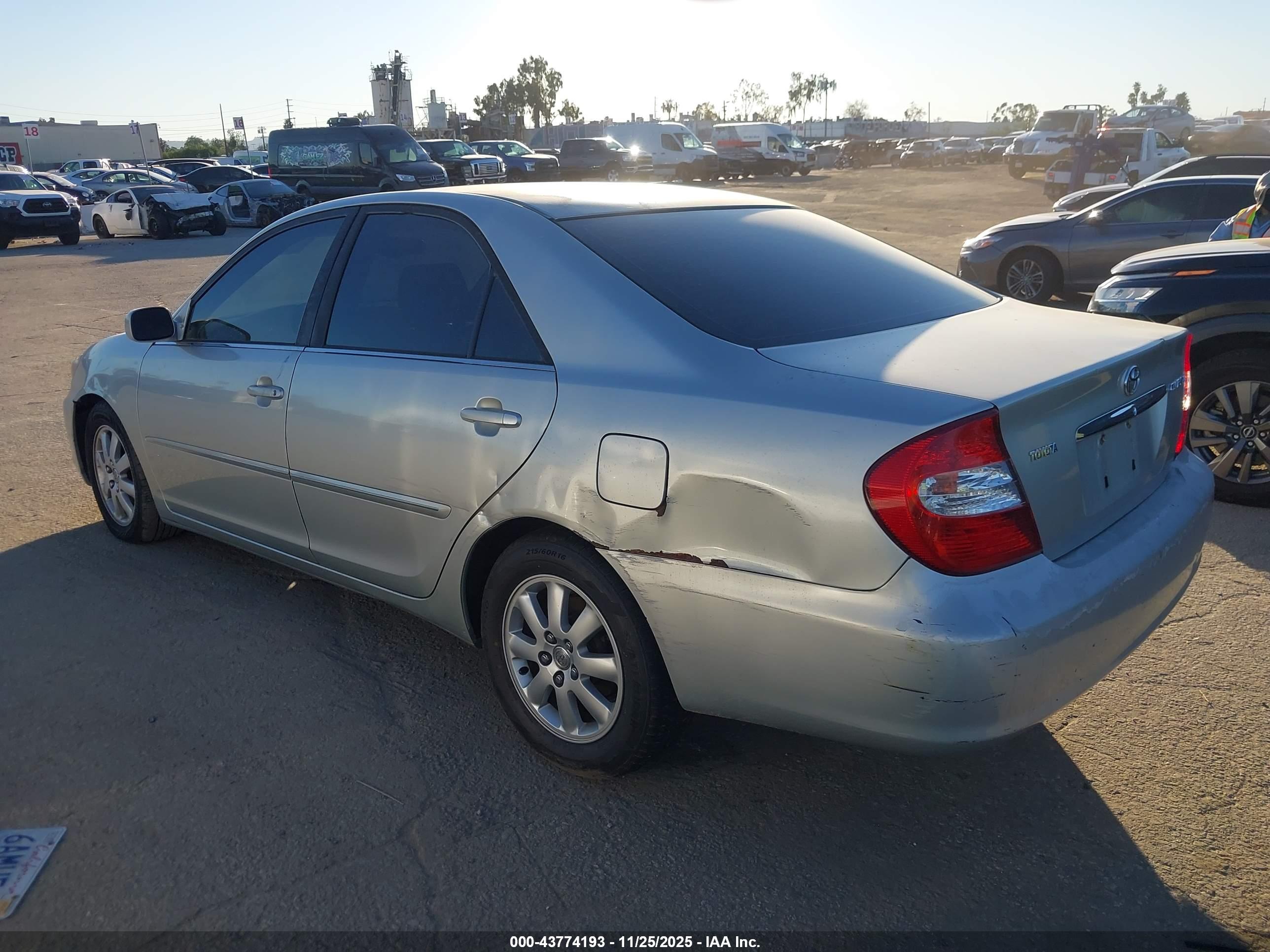 TOYOTA CAMRY image 3