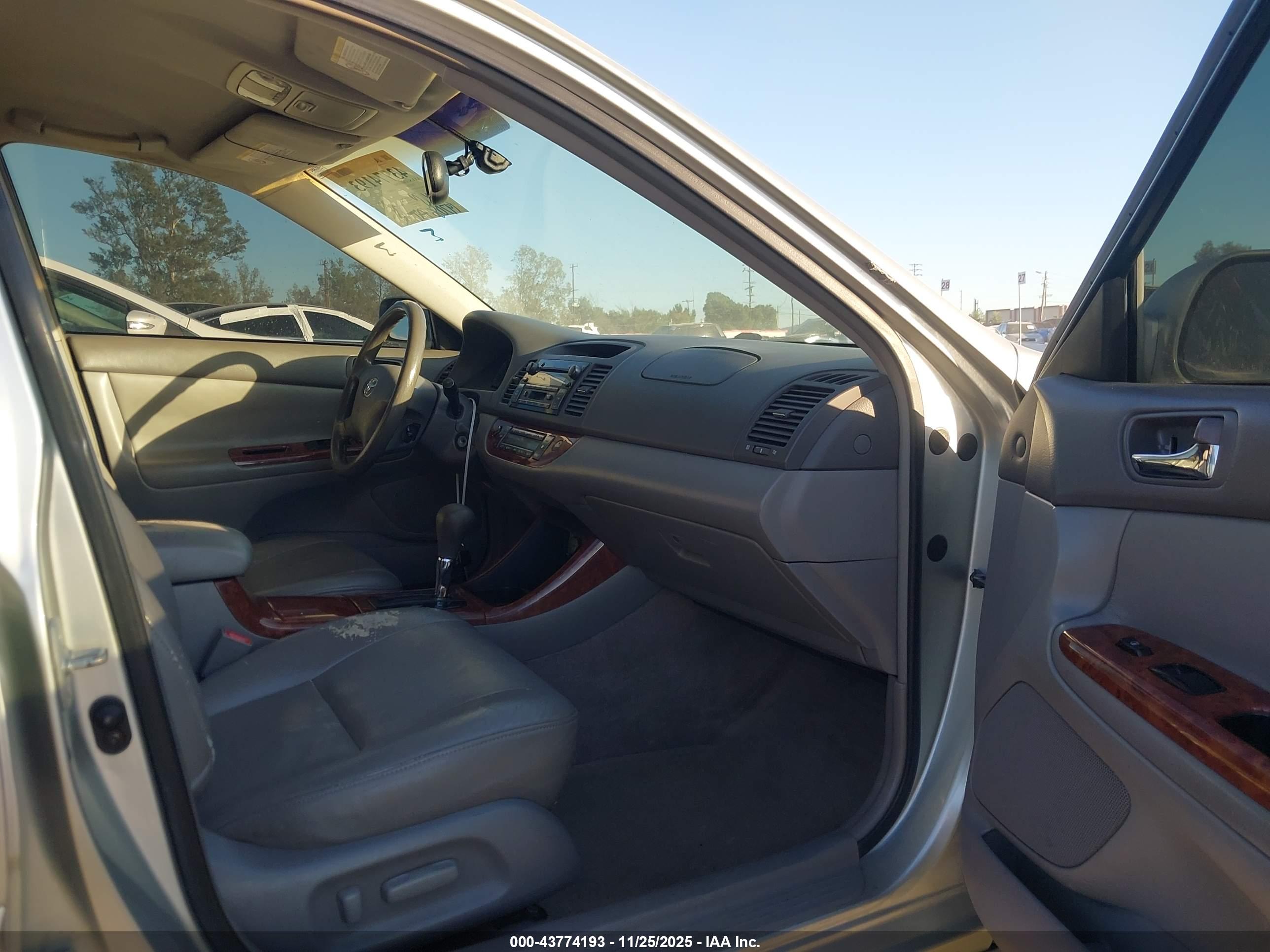 TOYOTA CAMRY image 5
