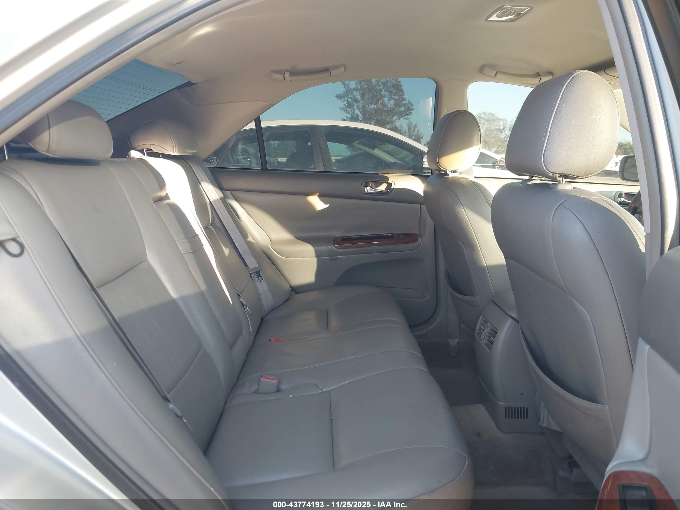 TOYOTA CAMRY image 8