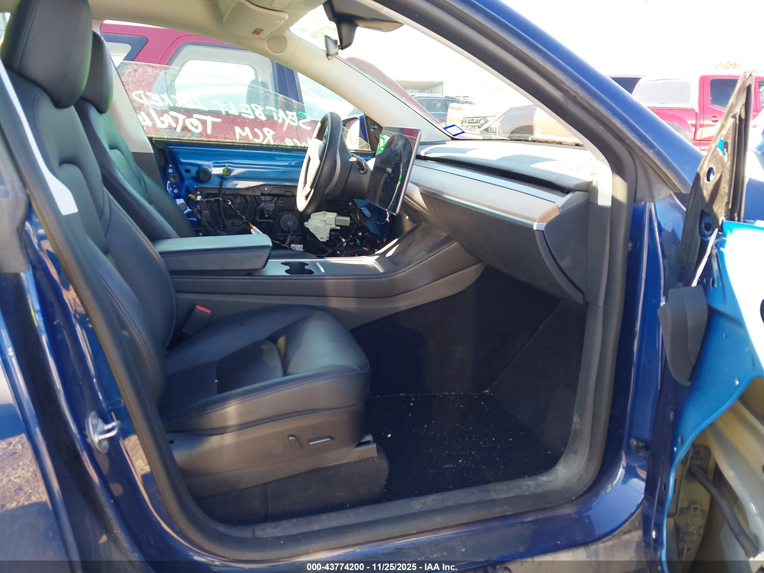TESLA MODEL image 5