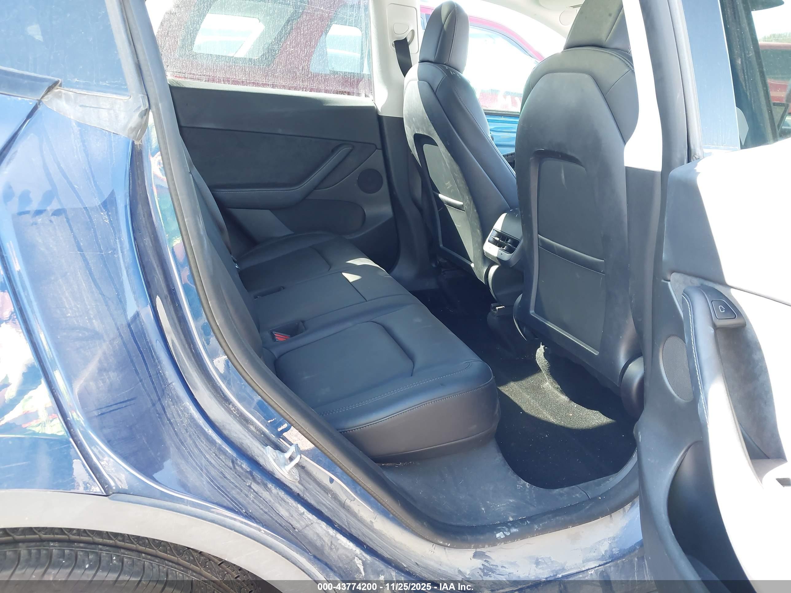 TESLA MODEL image 8