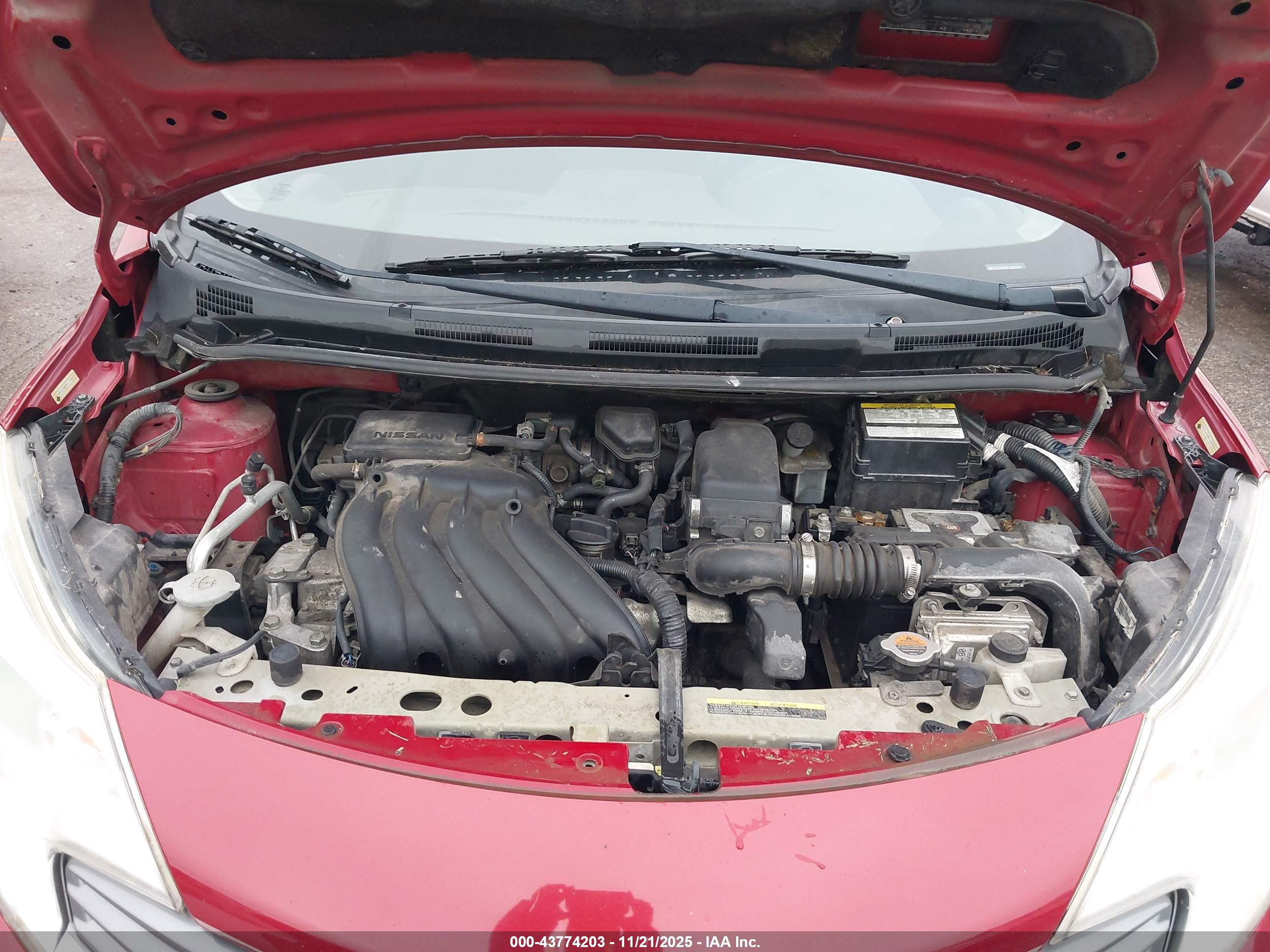 NISSAN VERSA image 10
