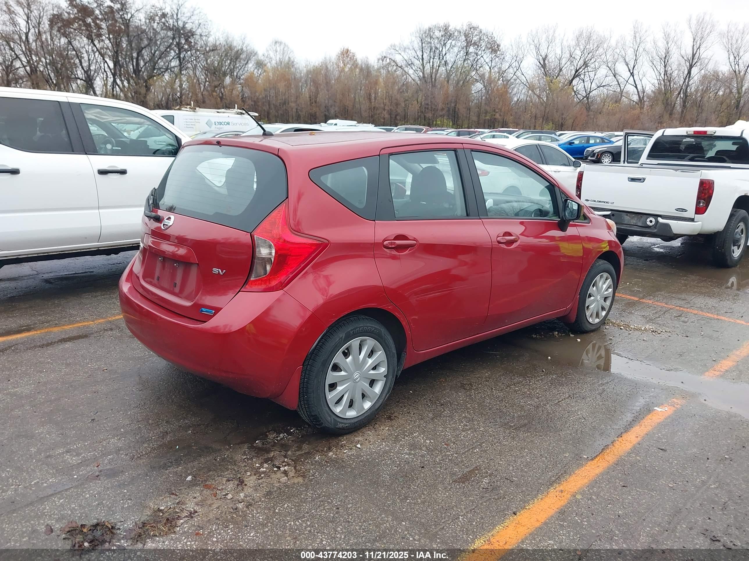 NISSAN VERSA image 4