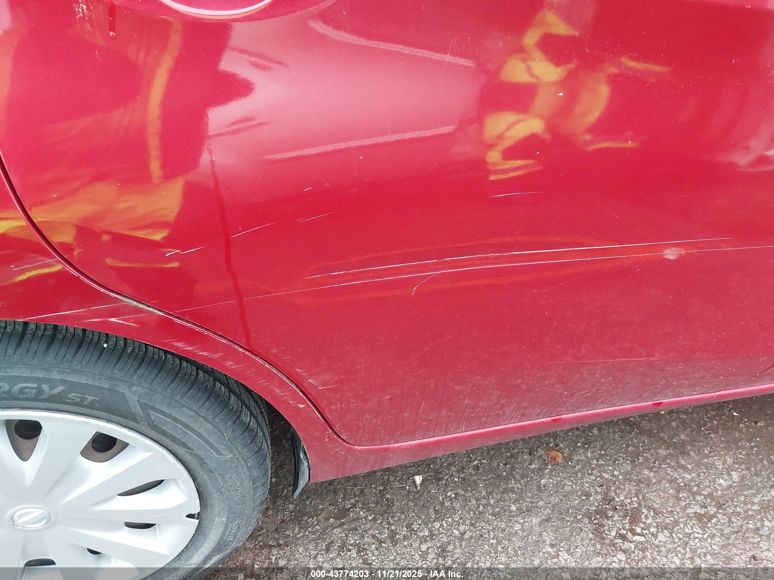 NISSAN VERSA image 6