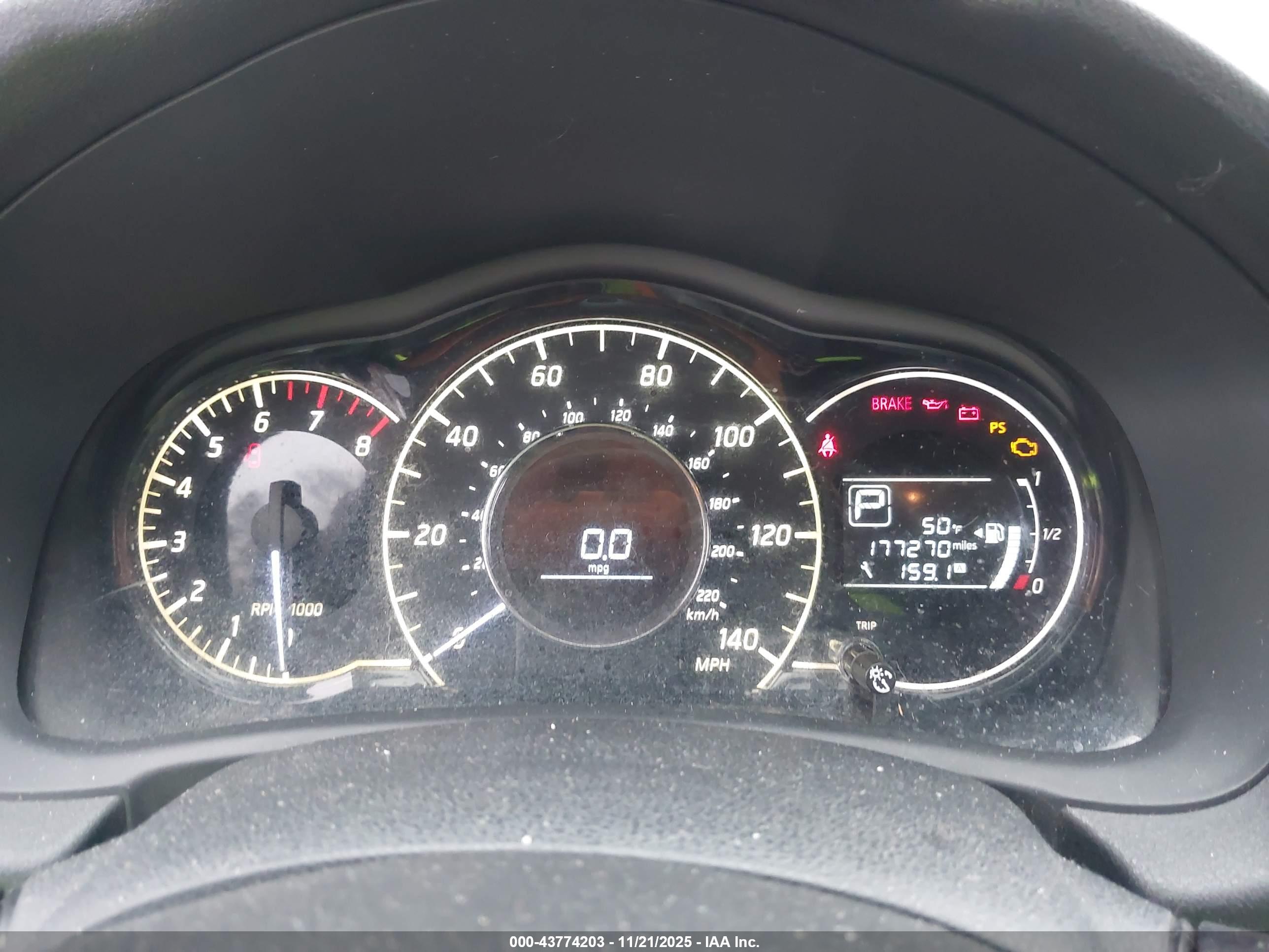 NISSAN VERSA image 7