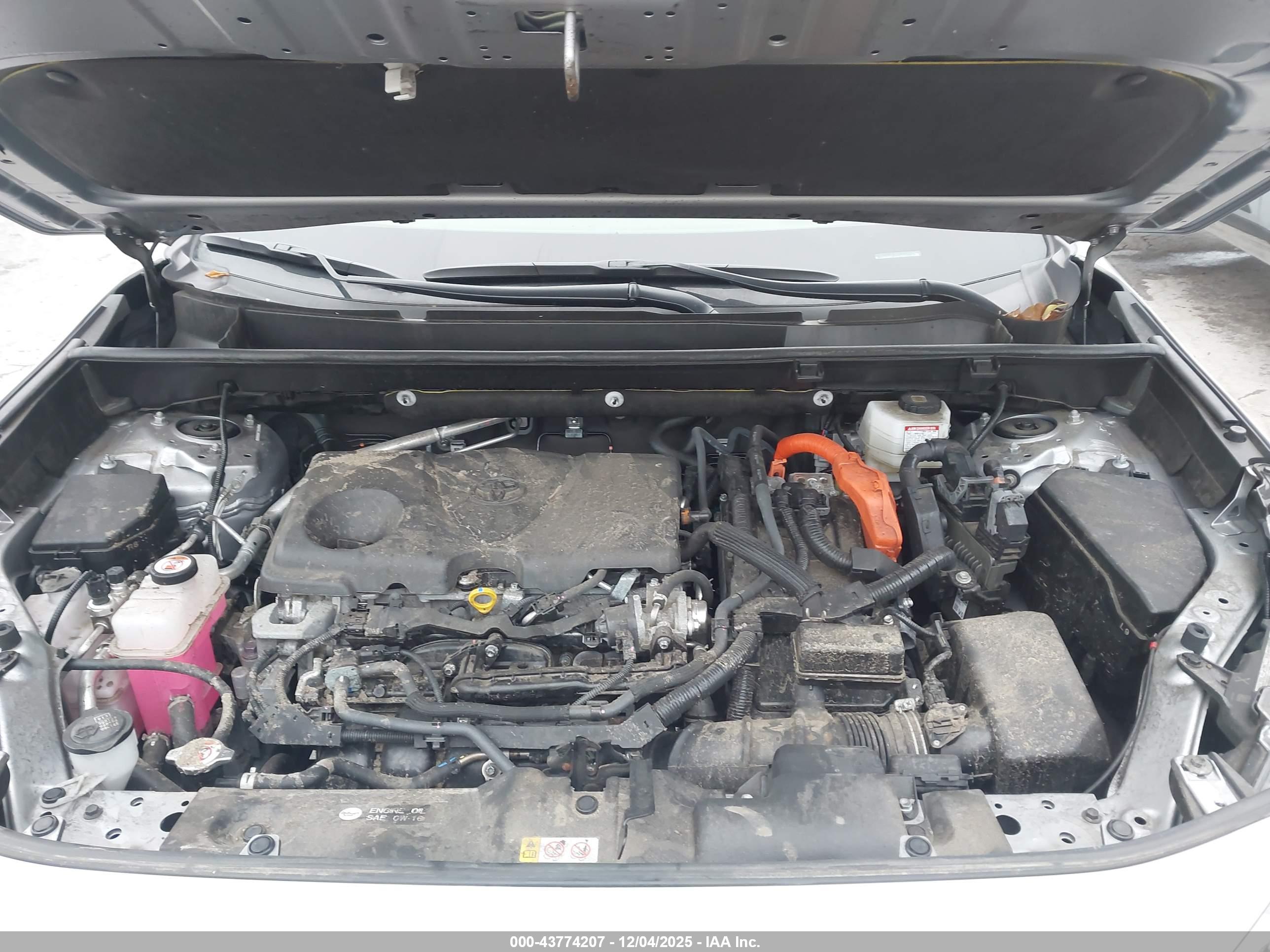 TOYOTA RAV4 image 10