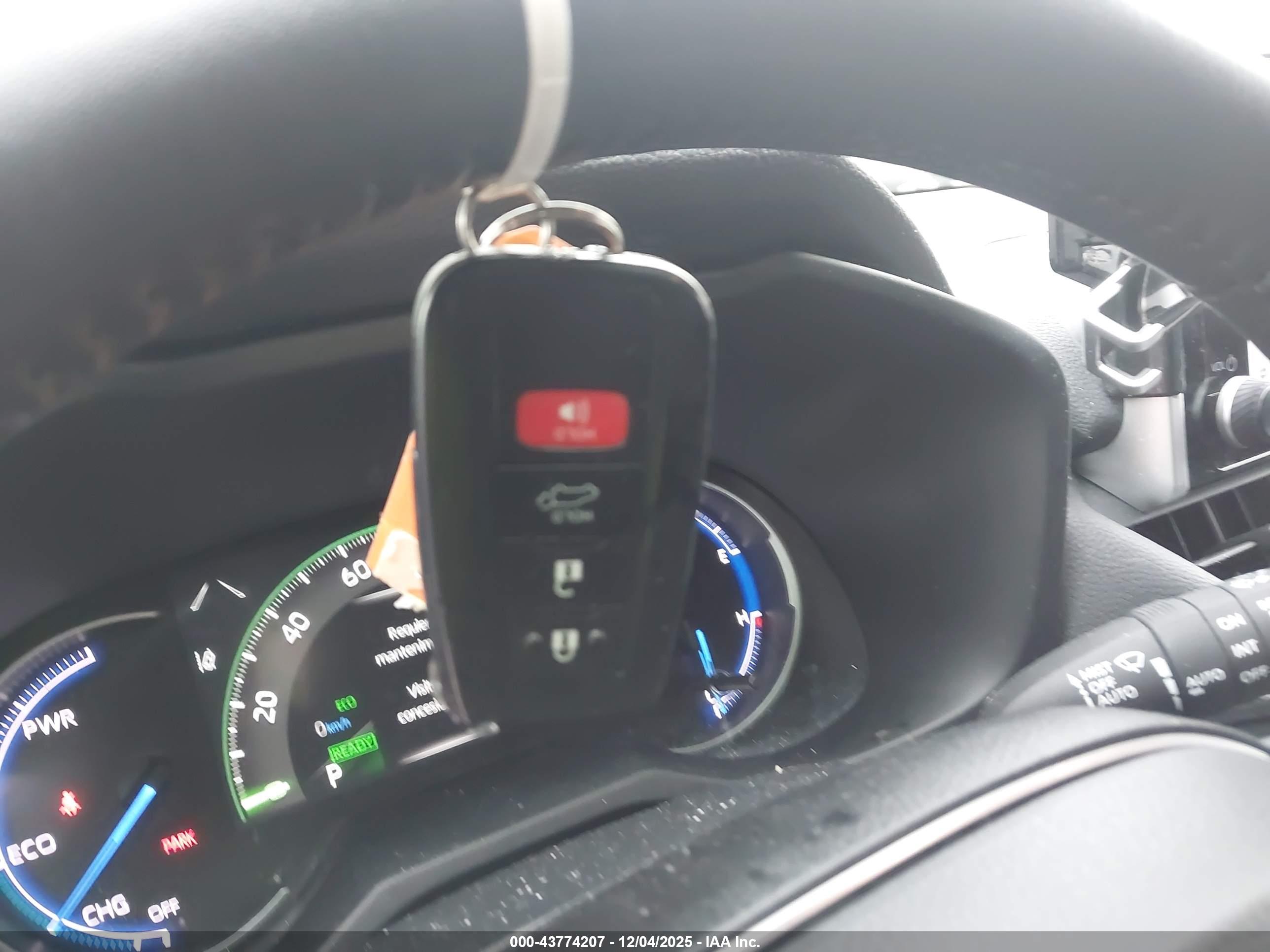 TOYOTA RAV4 image 11