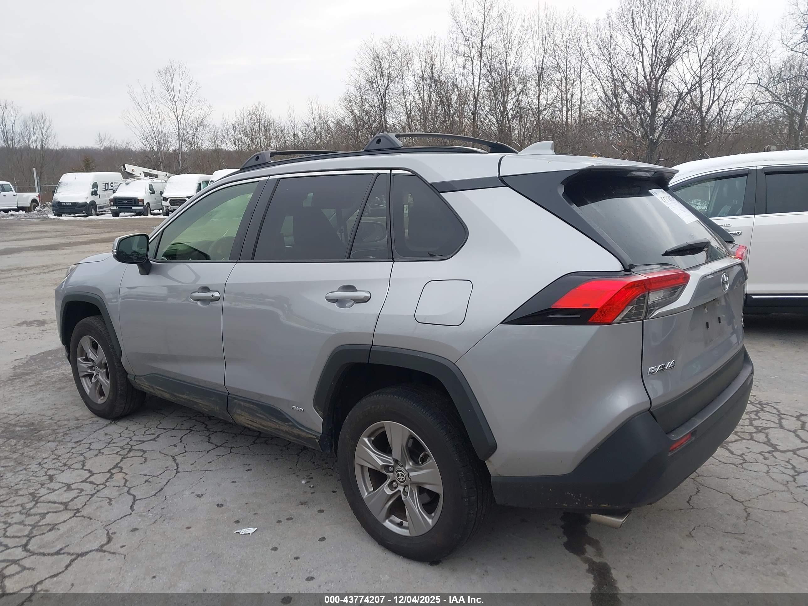 TOYOTA RAV4 image 3