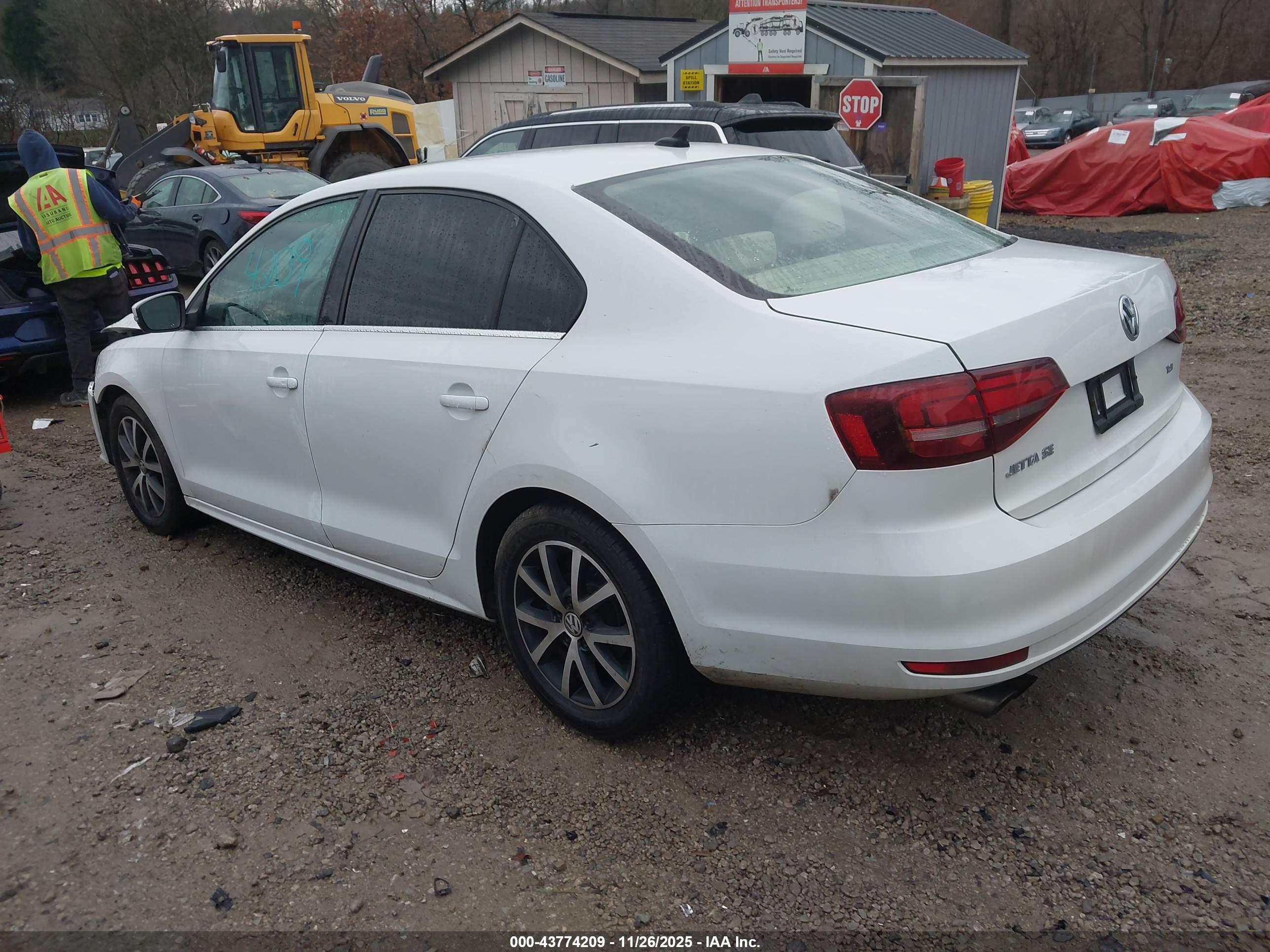 VOLKSWAGEN JETTA image 3