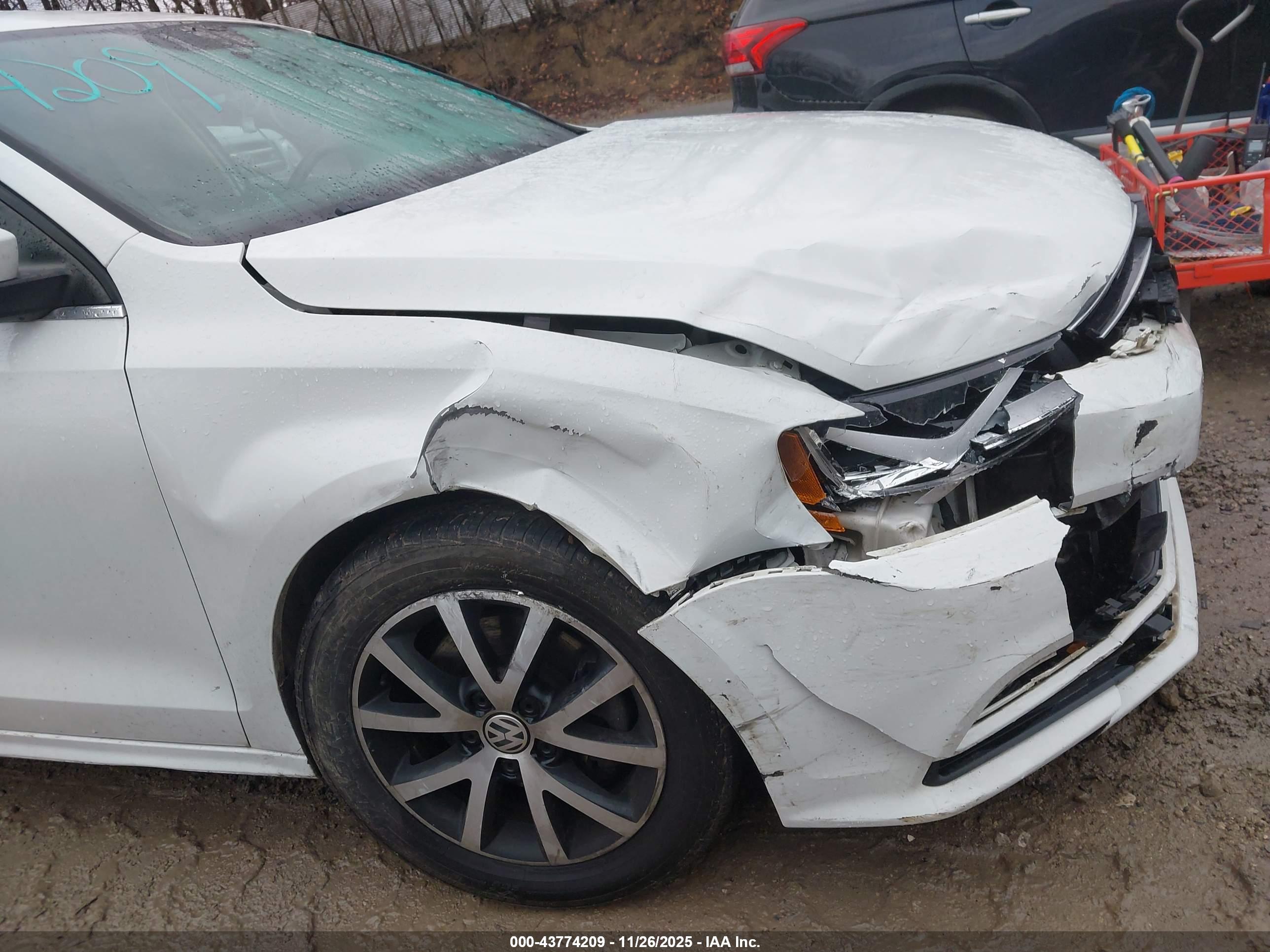 VOLKSWAGEN JETTA image 6