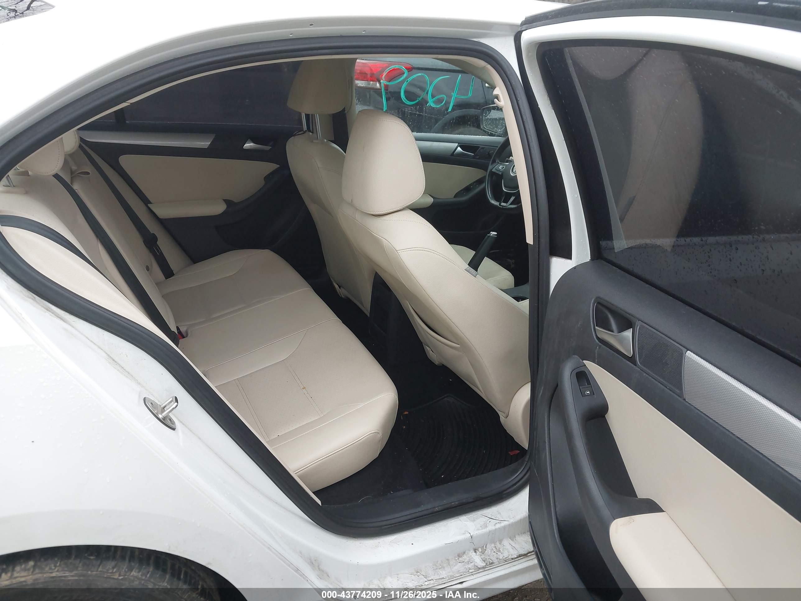 VOLKSWAGEN JETTA image 8