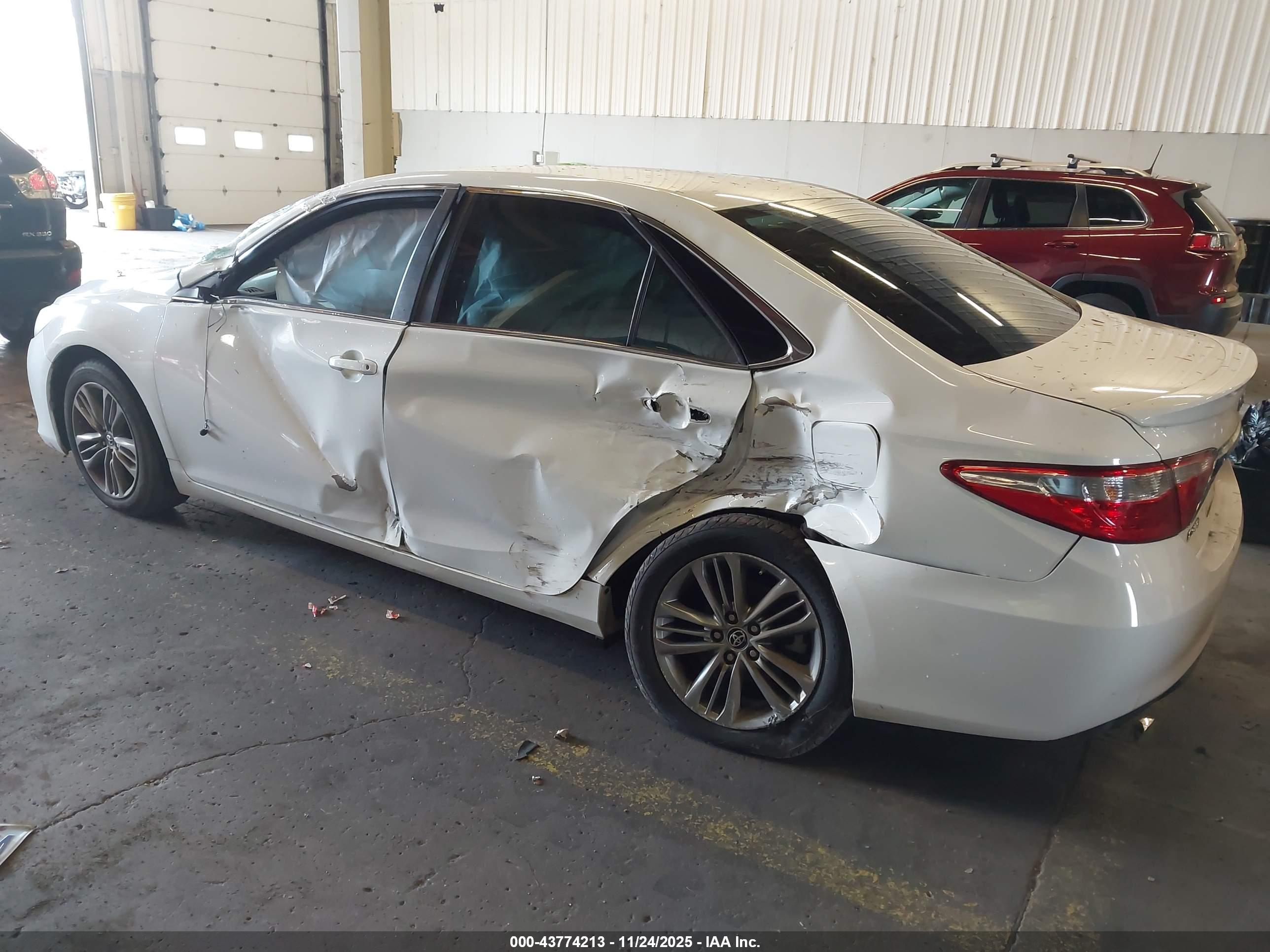 TOYOTA CAMRY image 3